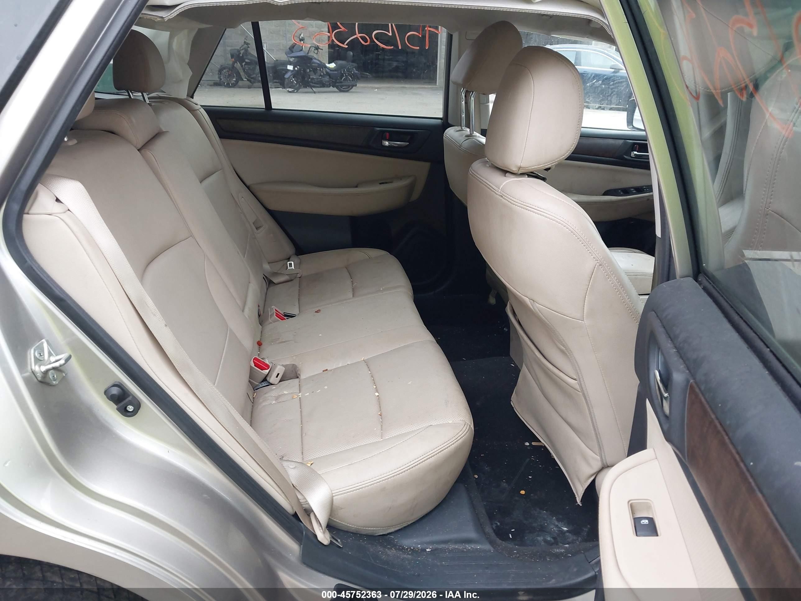 2015 Subaru Outback 2.5i Limited Tan vin: 4S4BSALCXF3219632