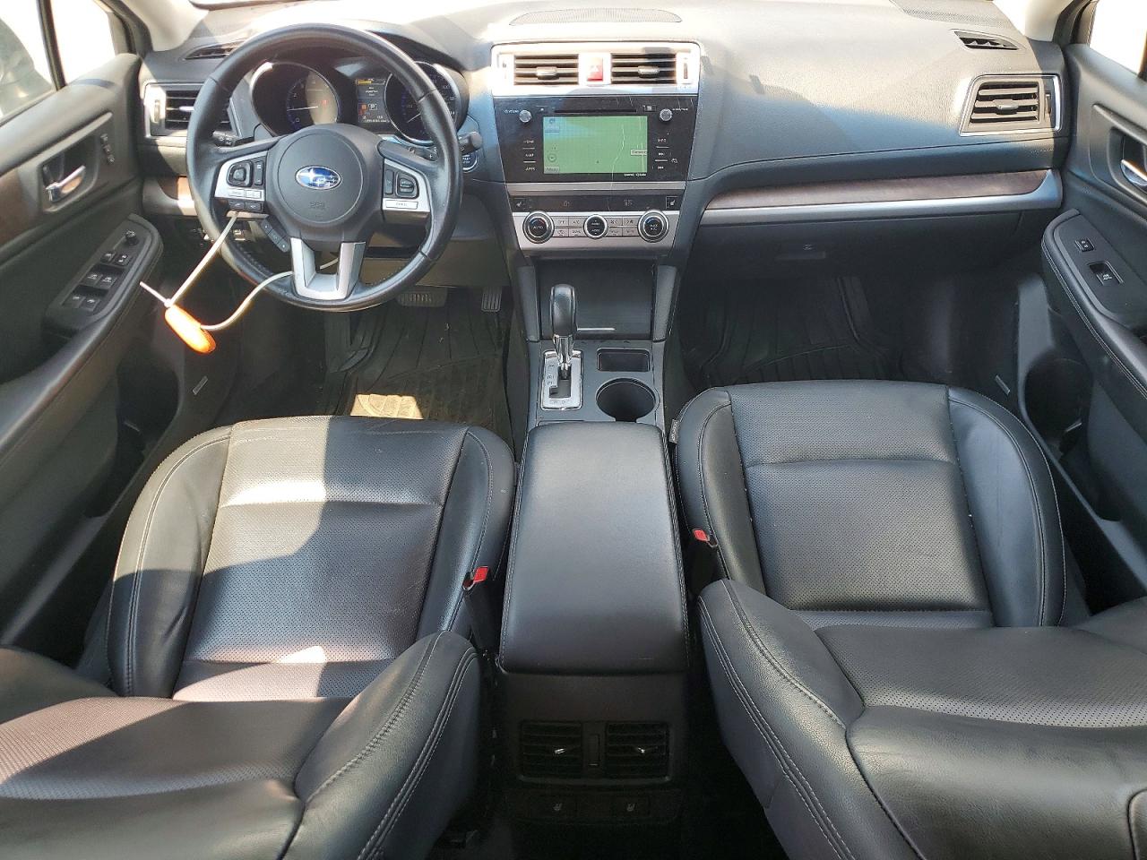2015 Subaru Outback 2.5i Limited Silver vin: 4S4BSALCXF3284528