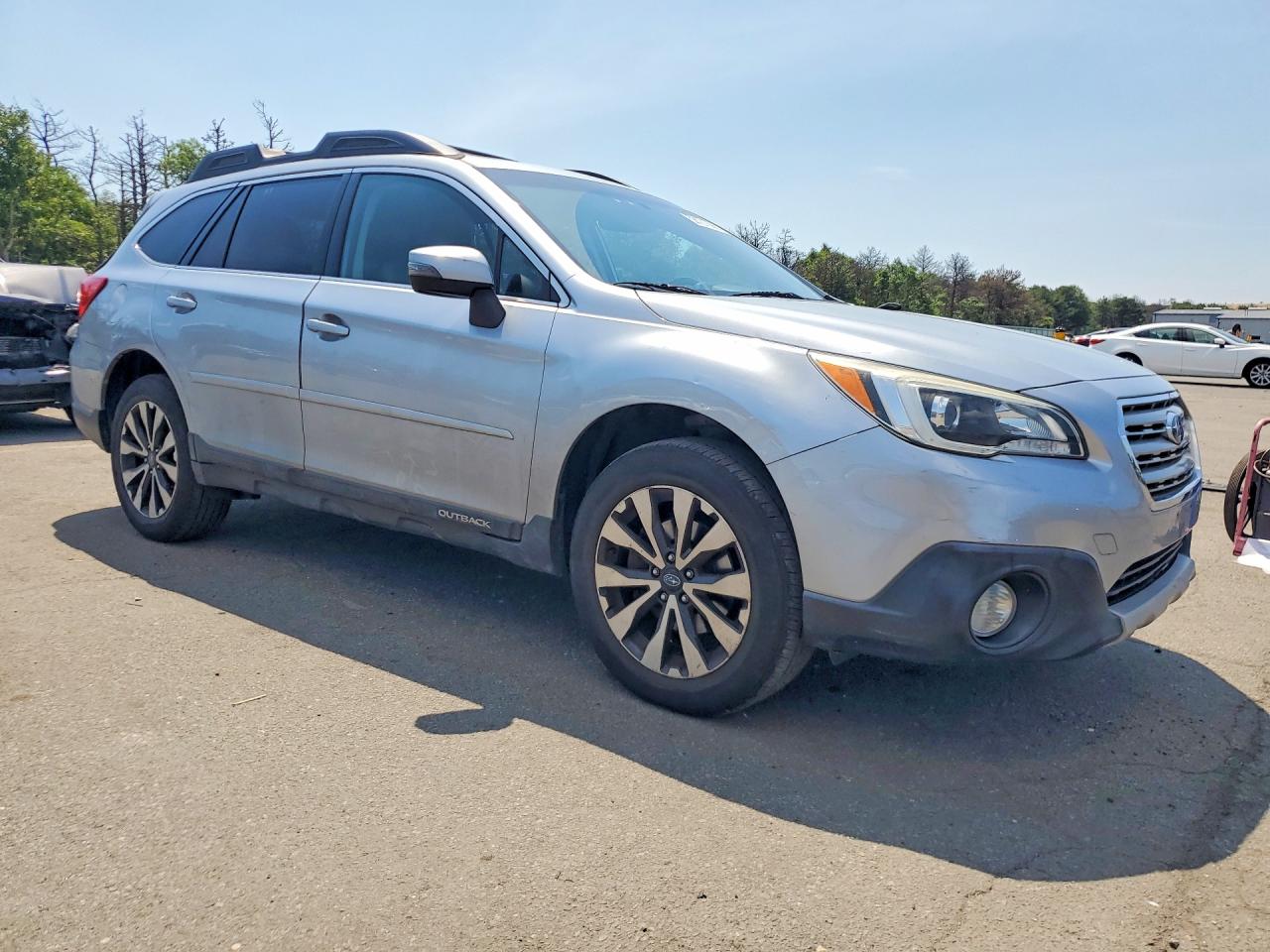 2015 Subaru Outback 2.5i Limited Silver vin: 4S4BSALCXF3284528