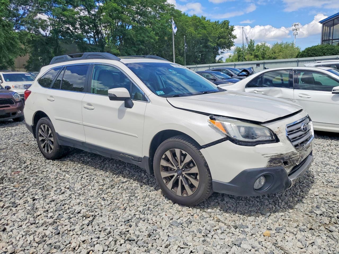 2015 Subaru Outback 2.5i Limited White vin: 4S4BSALCXF3297974