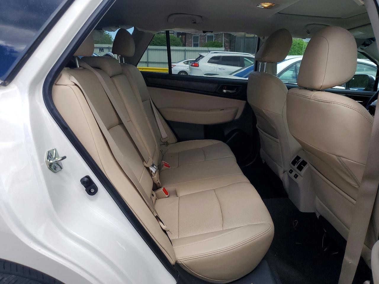 2015 Subaru Outback 2.5i Limited White vin: 4S4BSALCXF3297974