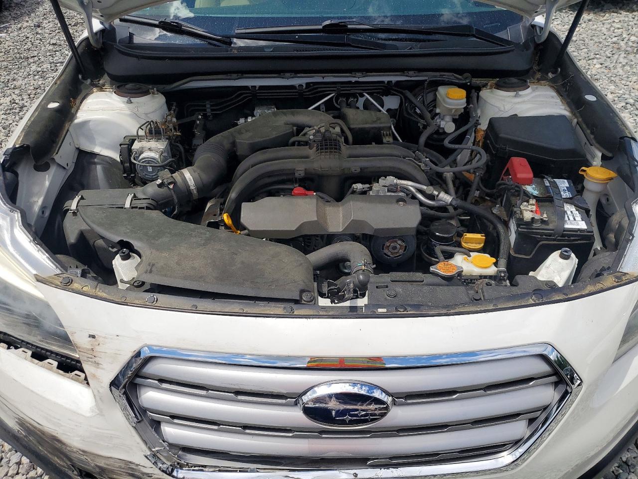 2015 Subaru Outback 2.5i Limited White vin: 4S4BSALCXF3297974