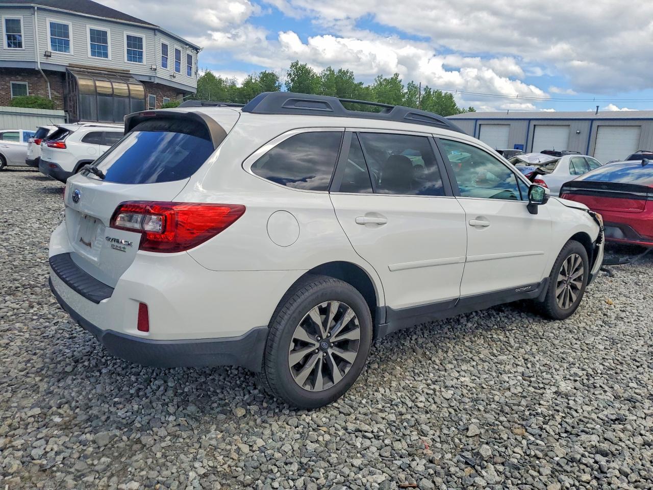 2015 Subaru Outback 2.5i Limited White vin: 4S4BSALCXF3297974