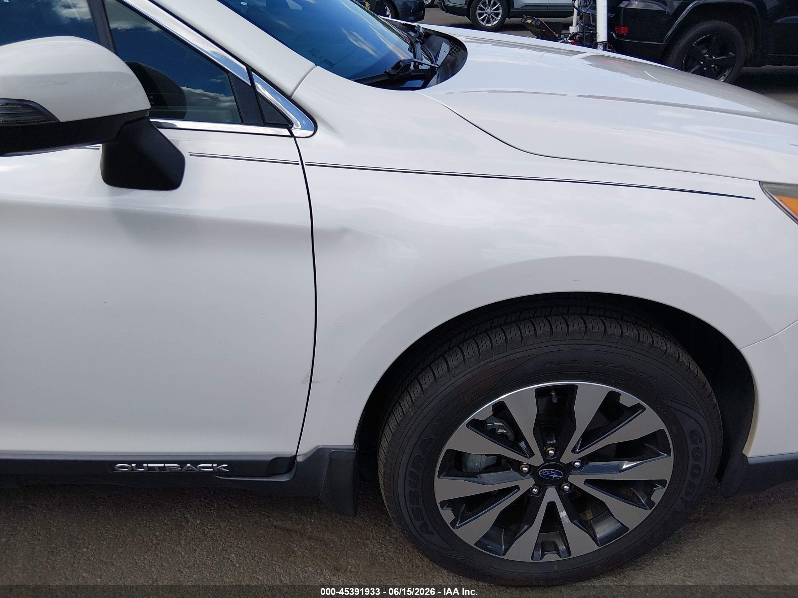 2015 Subaru Outback 2.5i Limited White vin: 4S4BSANC0F3284096