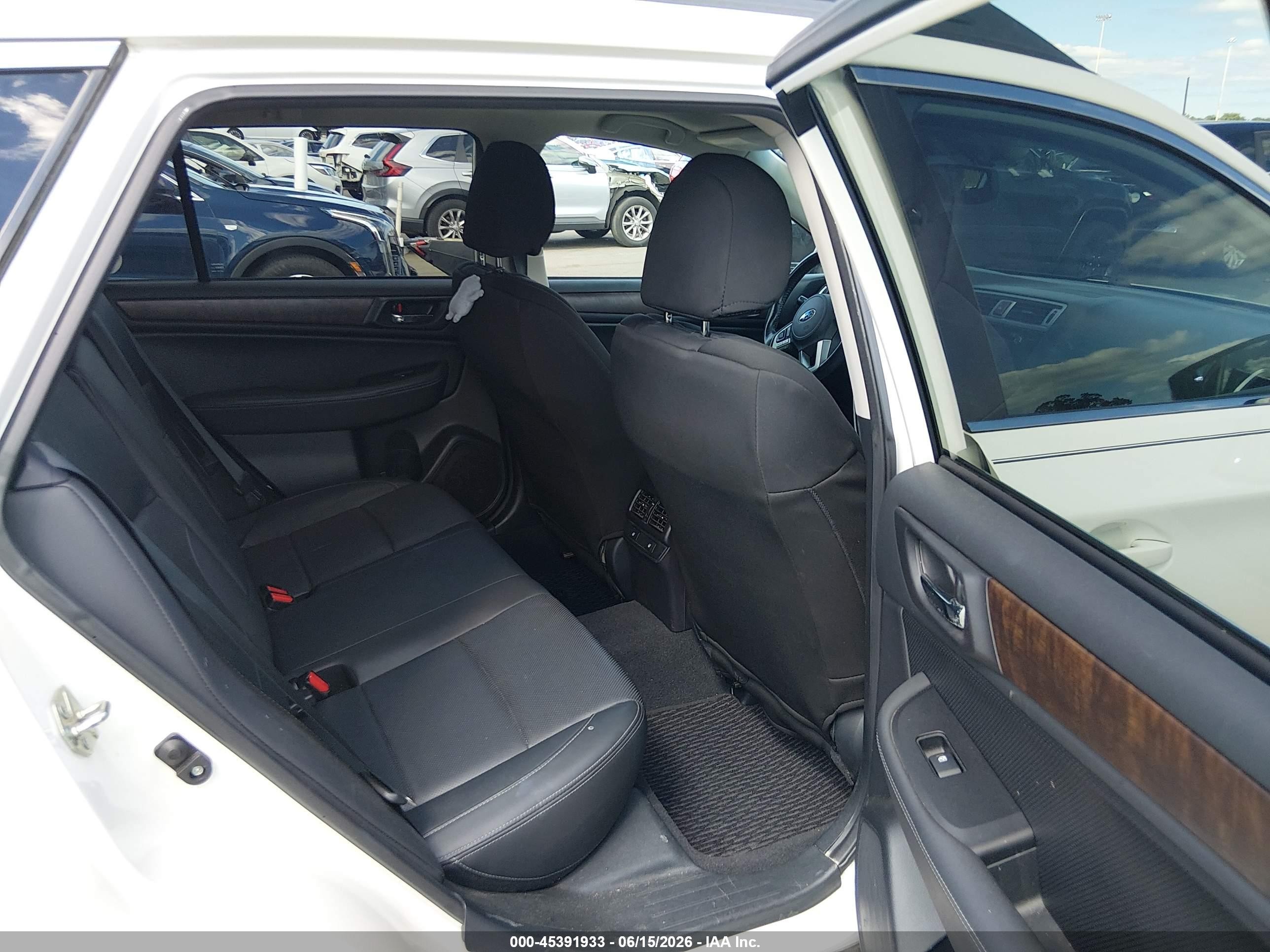 2015 Subaru Outback 2.5i Limited White vin: 4S4BSANC0F3284096