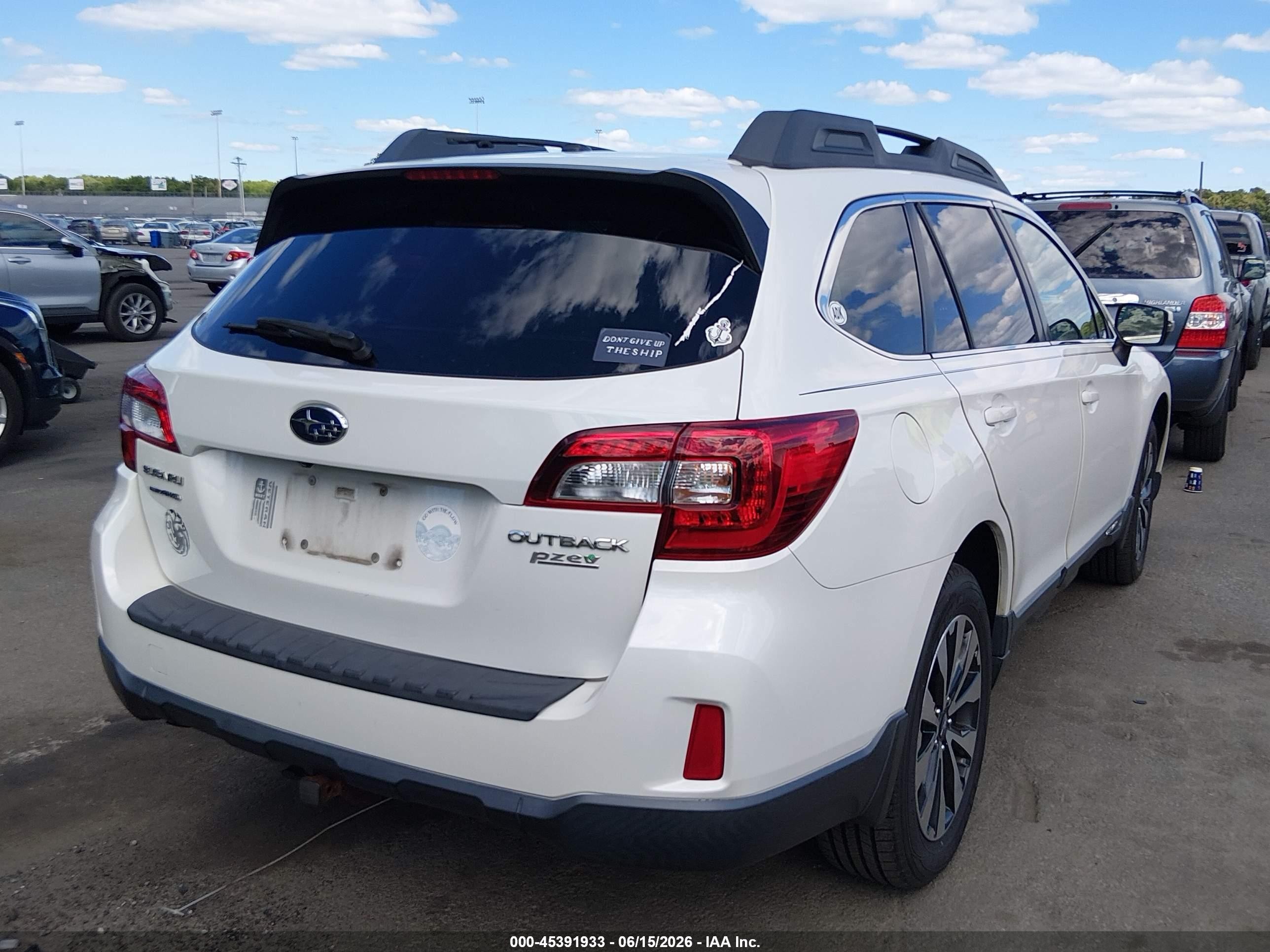 2015 Subaru Outback 2.5i Limited White vin: 4S4BSANC0F3284096