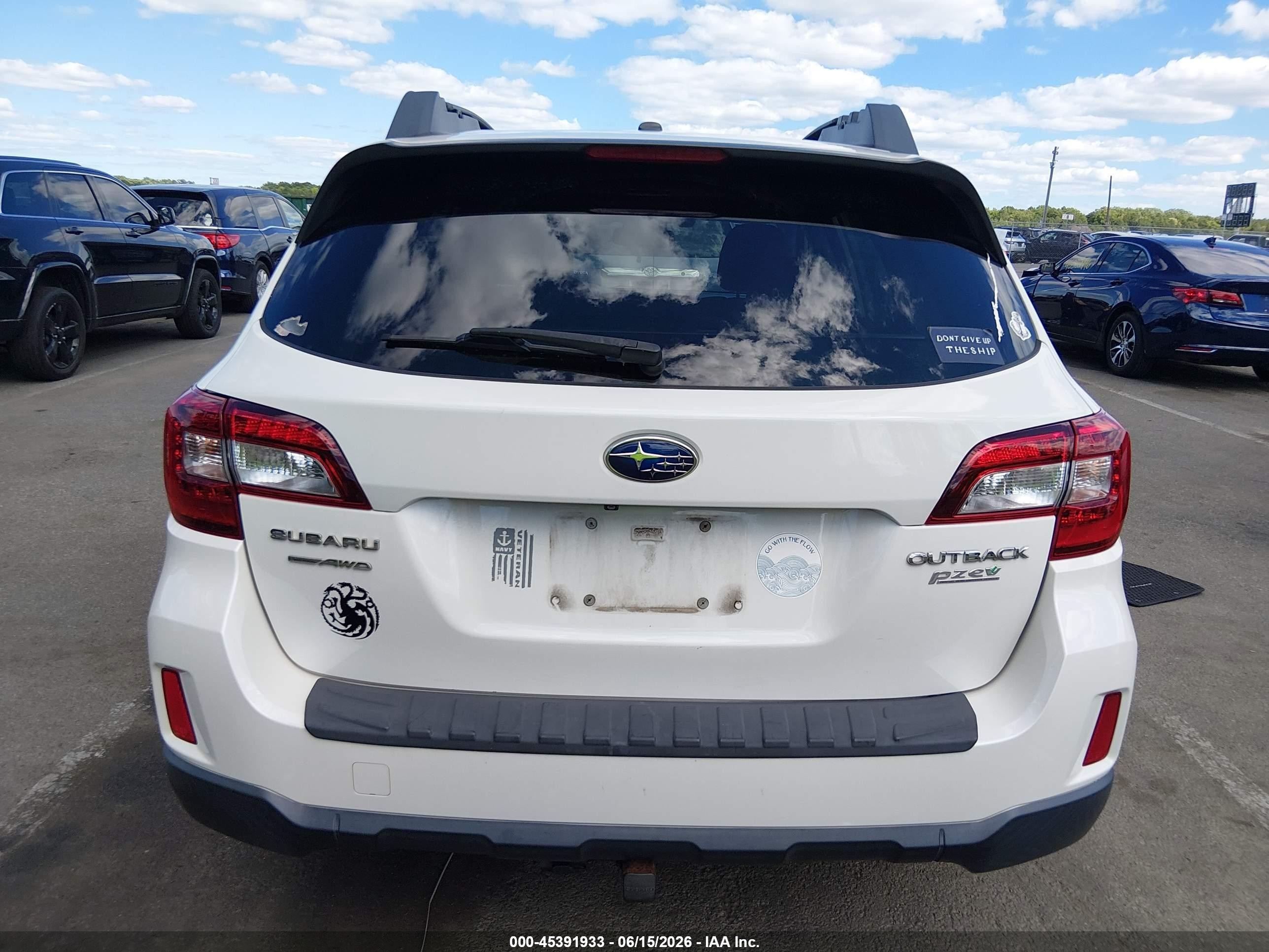 2015 Subaru Outback 2.5i Limited White vin: 4S4BSANC0F3284096