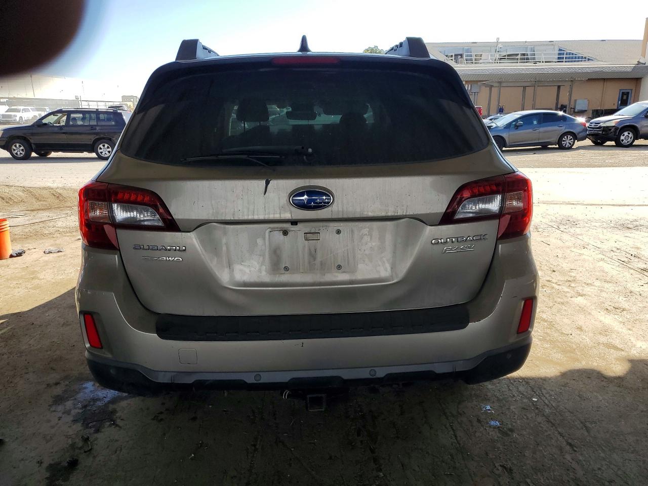 2017 Subaru Outback 2.5i Limited Gold vin: 4S4BSANC0H3228498