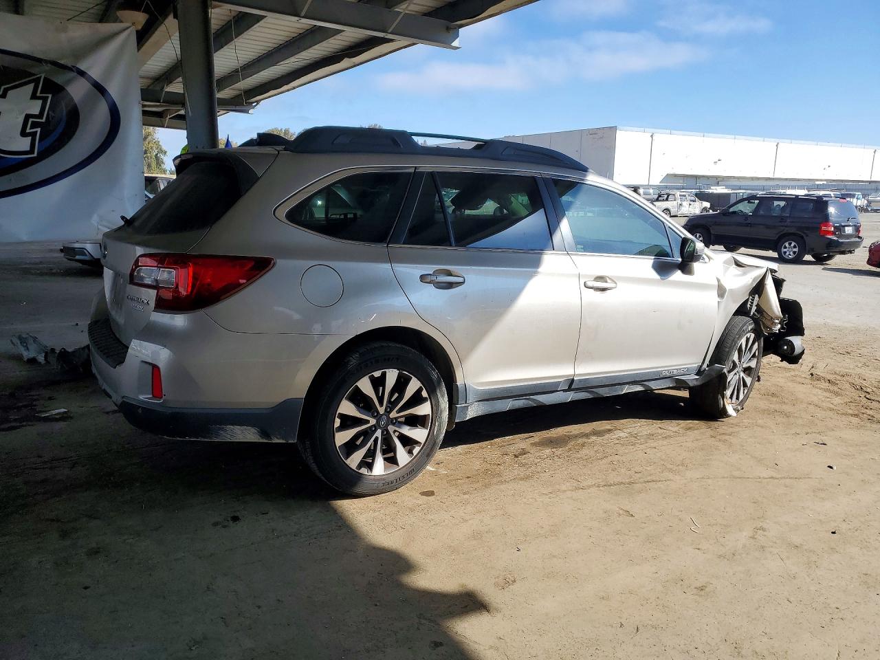 2017 Subaru Outback 2.5i Limited Gold vin: 4S4BSANC0H3228498