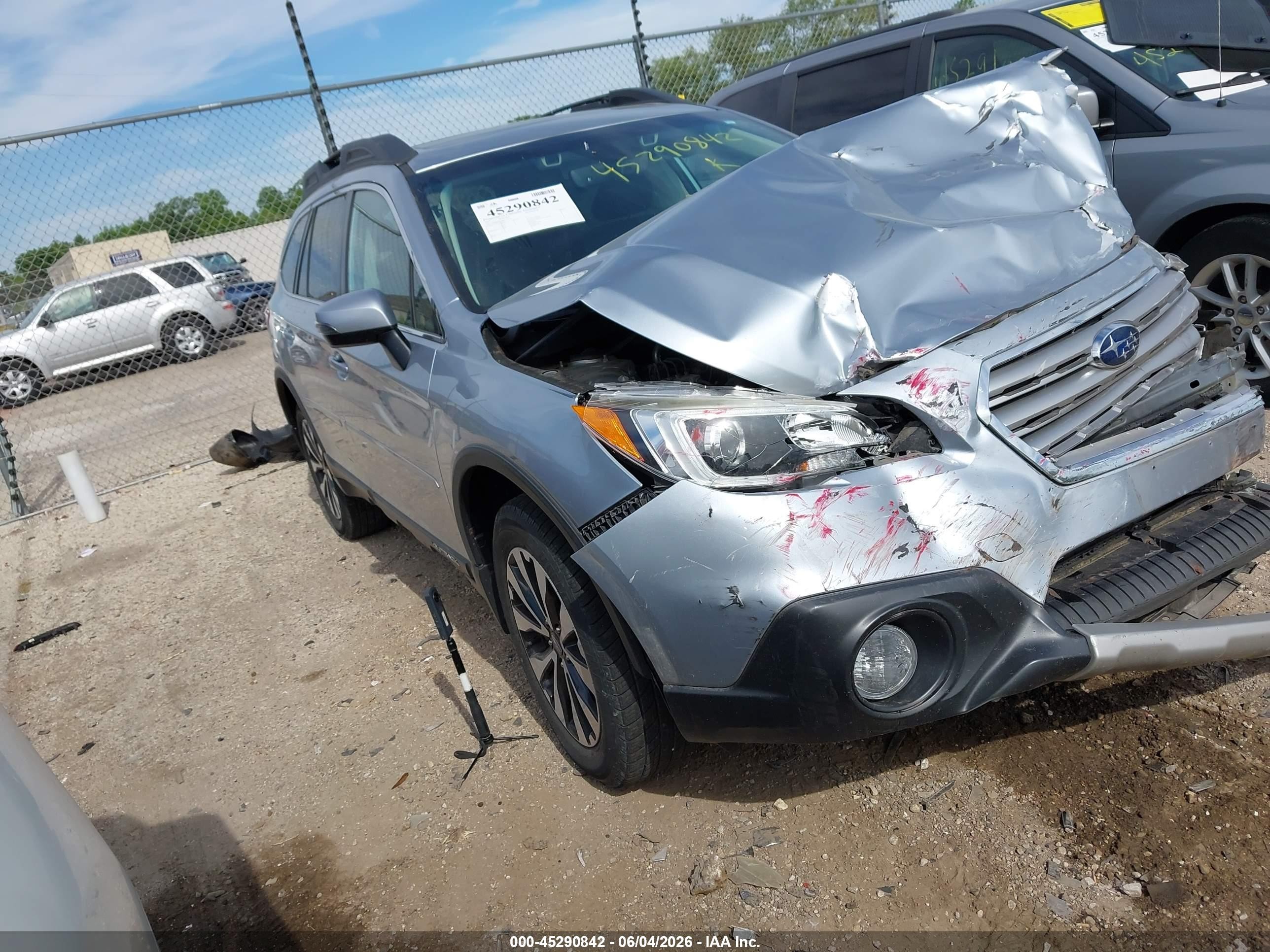 2017 Subaru Outback 2.5i Limited Серебряный vin: 4S4BSANC0H3352268
