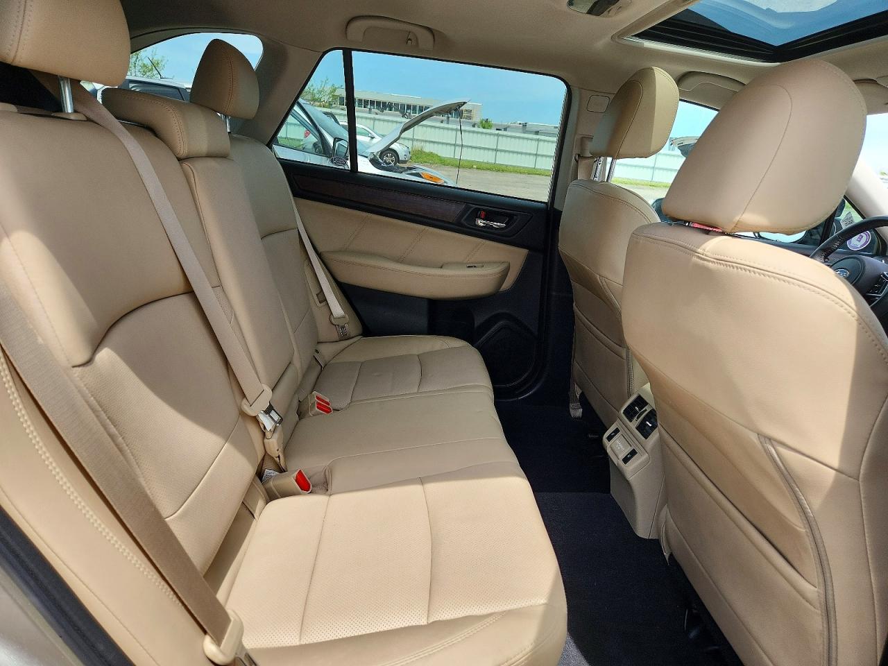 2018 Subaru Outback 2.5i Limited Beige vin: 4S4BSANC0J3311936