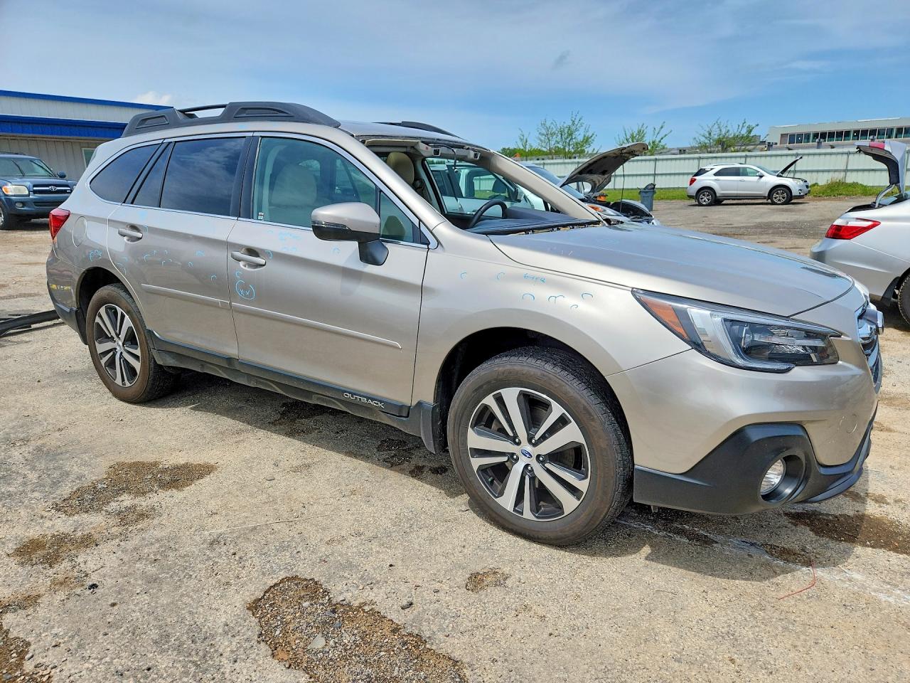 2018 Subaru Outback 2.5i Limited Beige vin: 4S4BSANC0J3311936