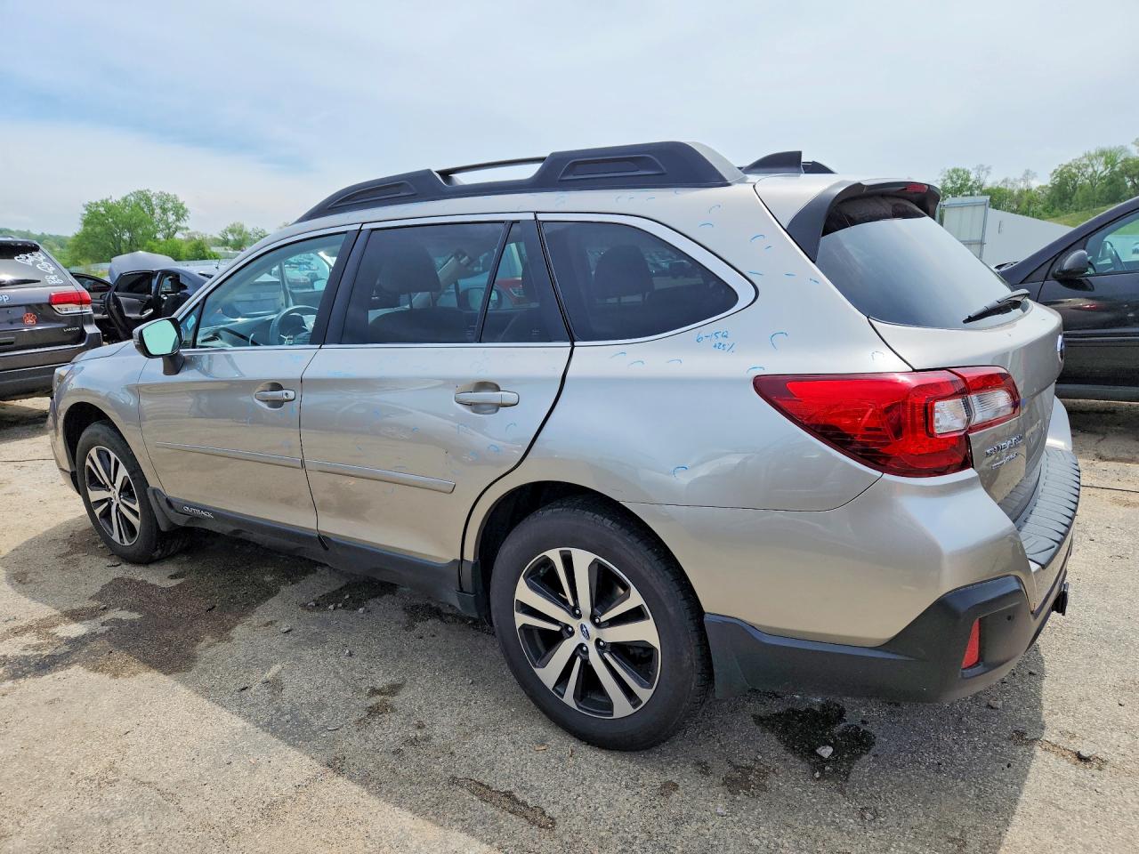 2018 Subaru Outback 2.5i Limited Beige vin: 4S4BSANC0J3311936
