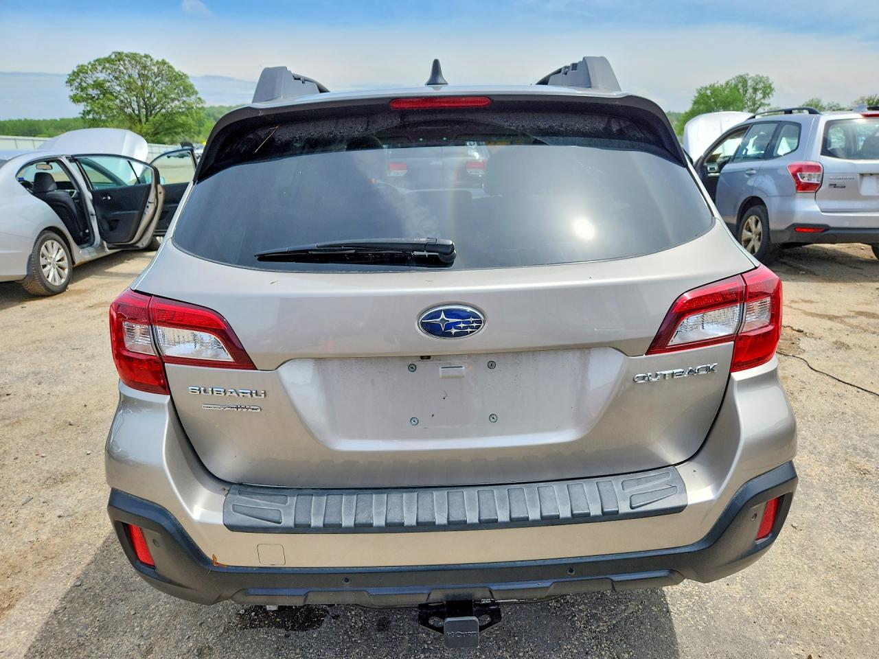 2018 Subaru Outback 2.5i Limited Beige vin: 4S4BSANC0J3311936