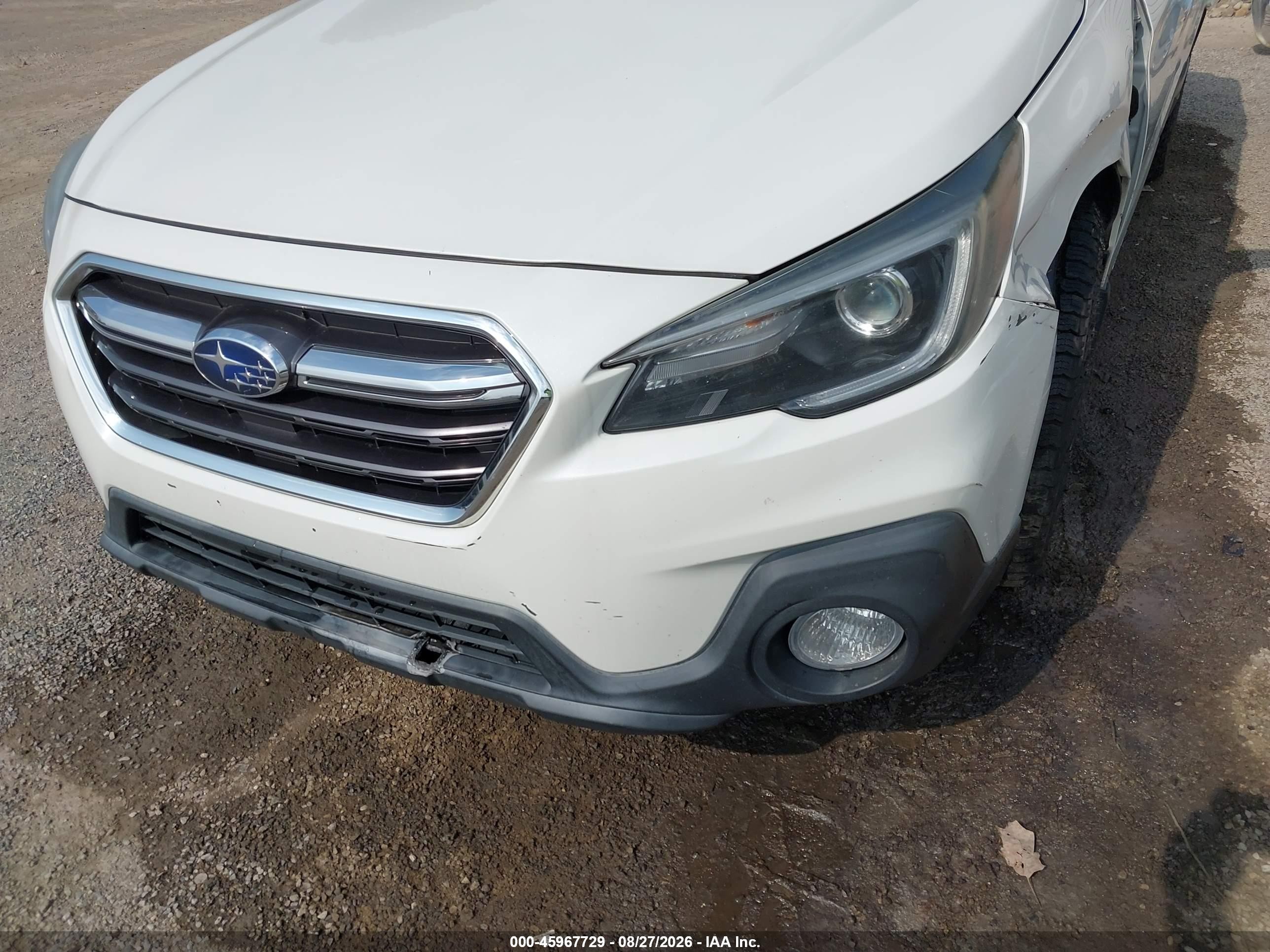 2018 Subaru Outback 2.5i Limited White vin: 4S4BSANC0J3340420