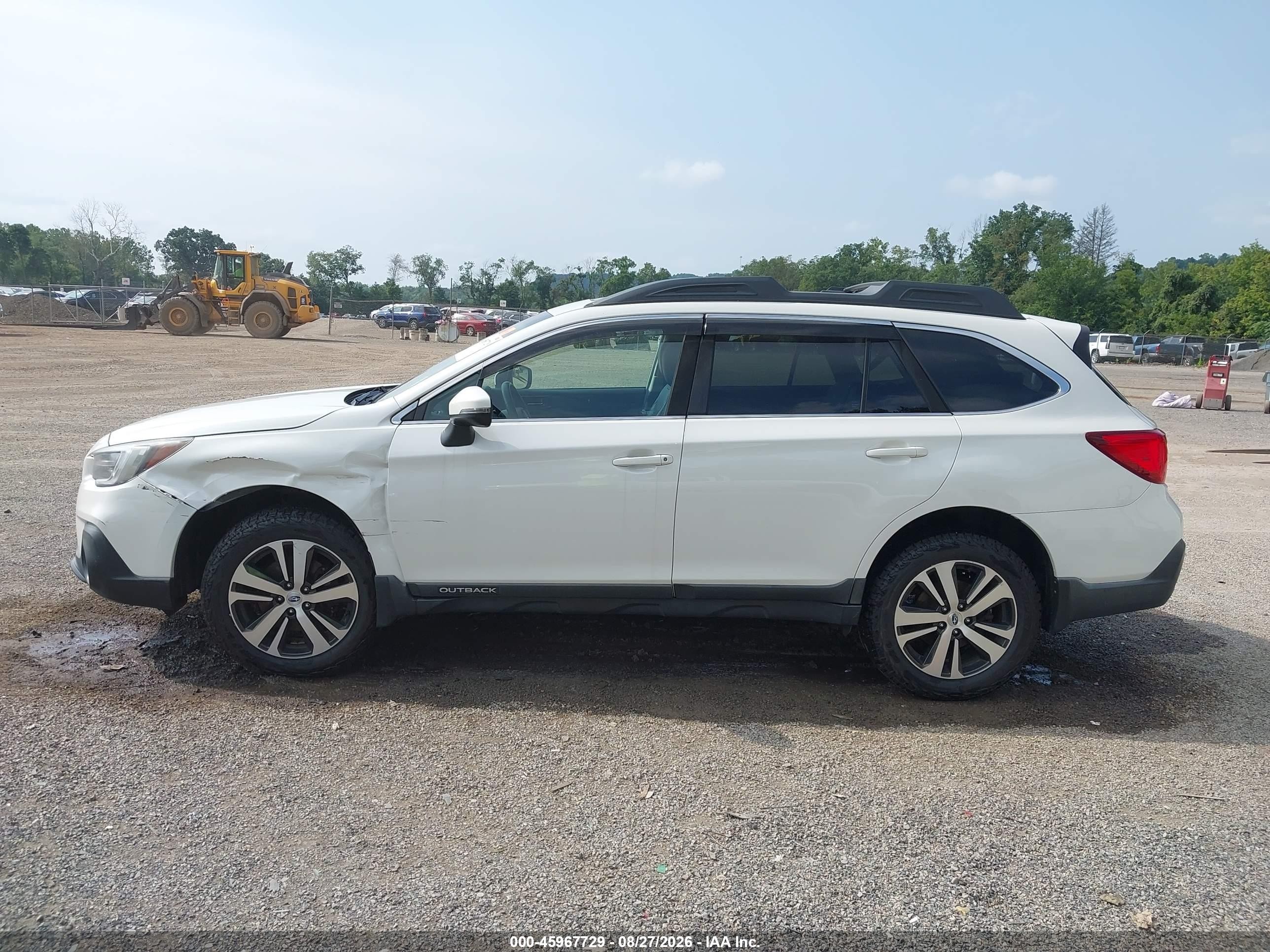2018 Subaru Outback 2.5i Limited White vin: 4S4BSANC0J3340420