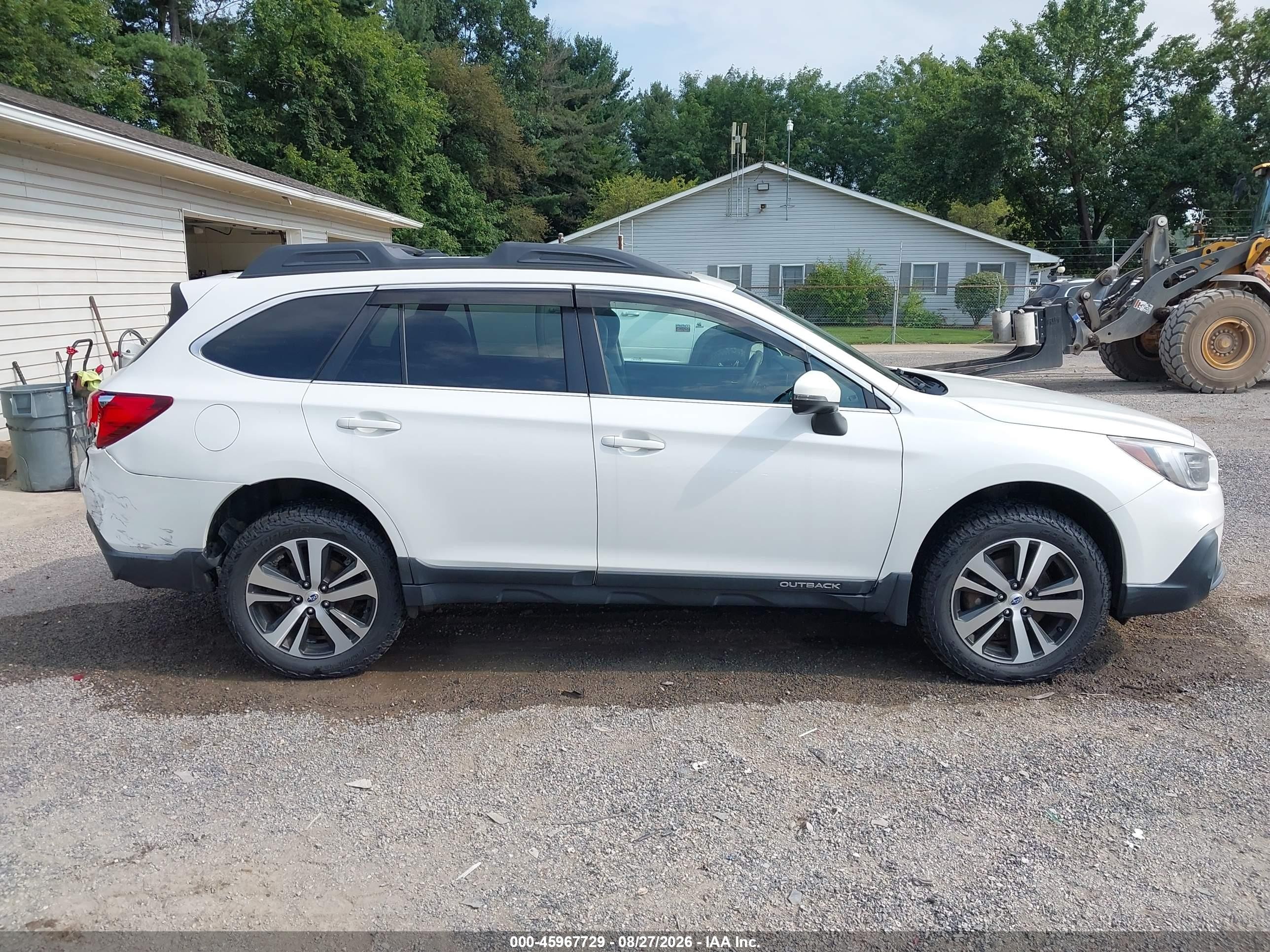 2018 Subaru Outback 2.5i Limited White vin: 4S4BSANC0J3340420