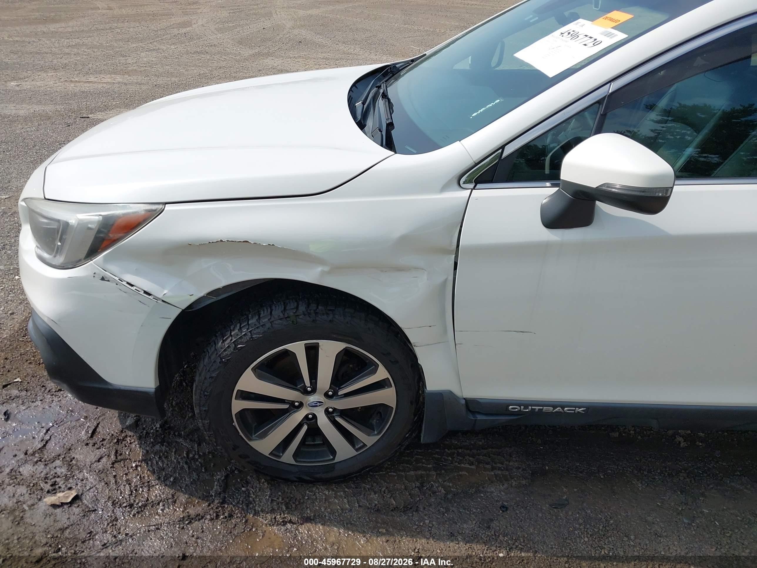 2018 Subaru Outback 2.5i Limited White vin: 4S4BSANC0J3340420