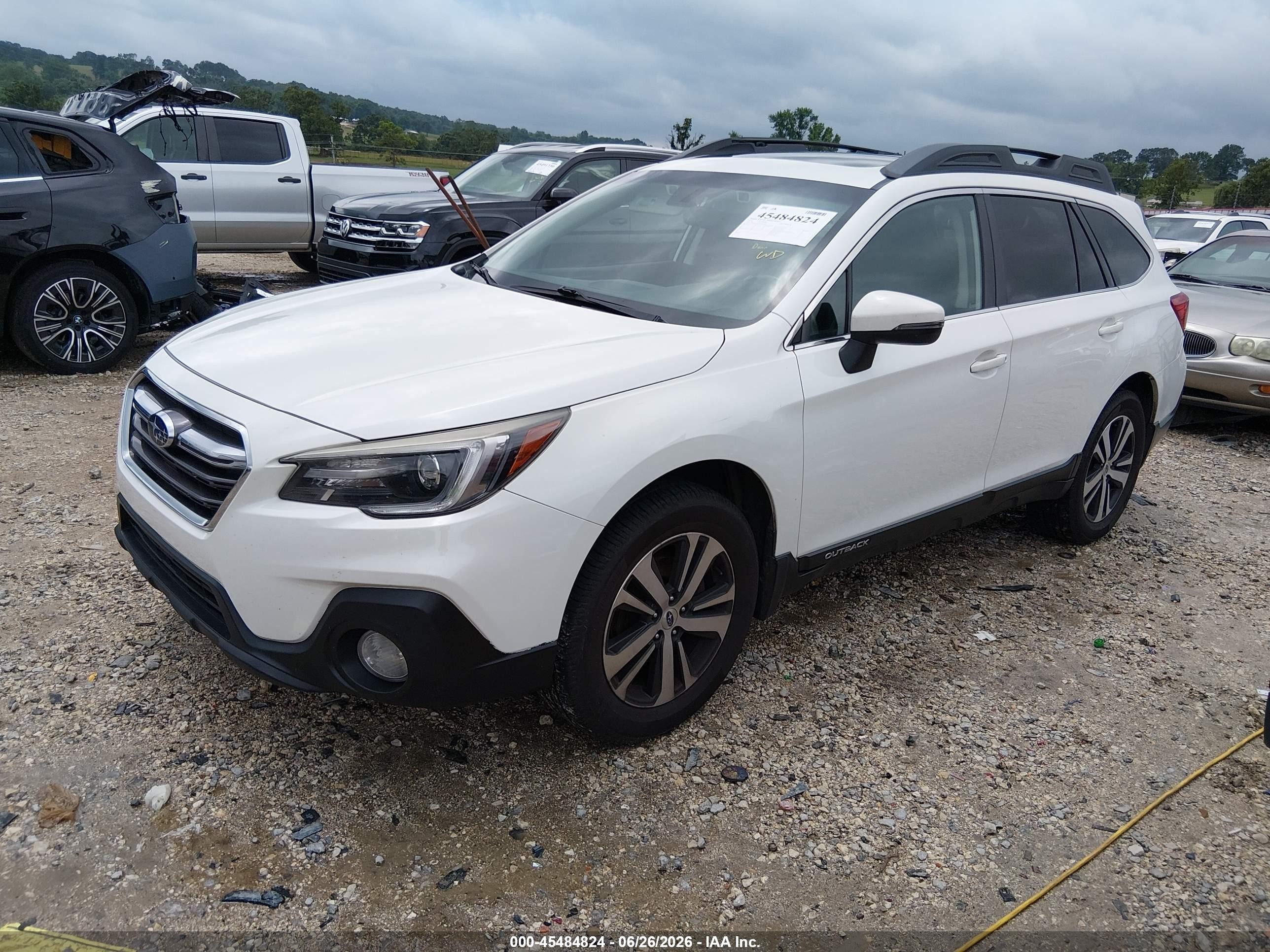 2018 Subaru Outback 2.5i Limited White vin: 4S4BSANC0J3383350