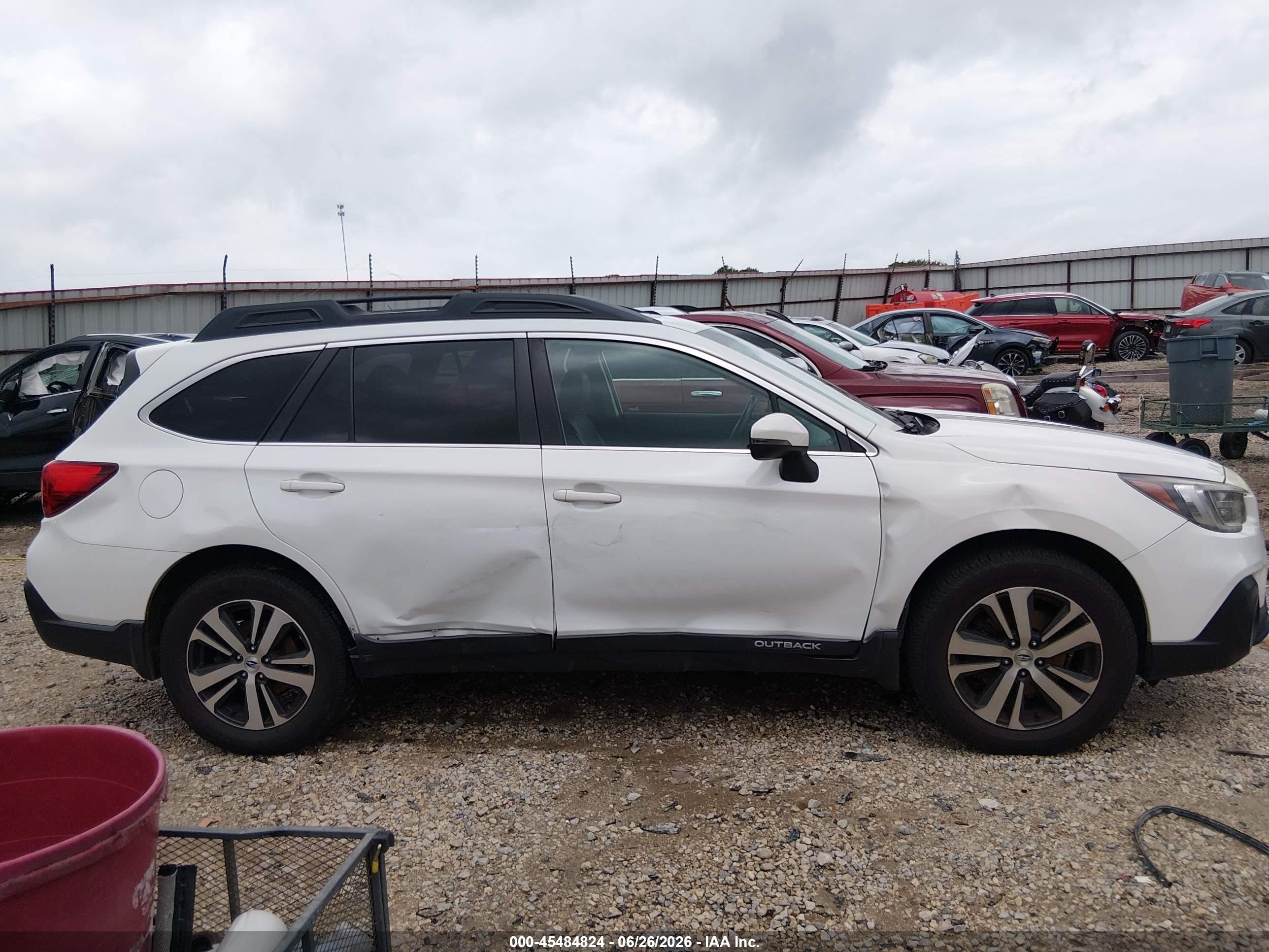 2018 Subaru Outback 2.5i Limited White vin: 4S4BSANC0J3383350