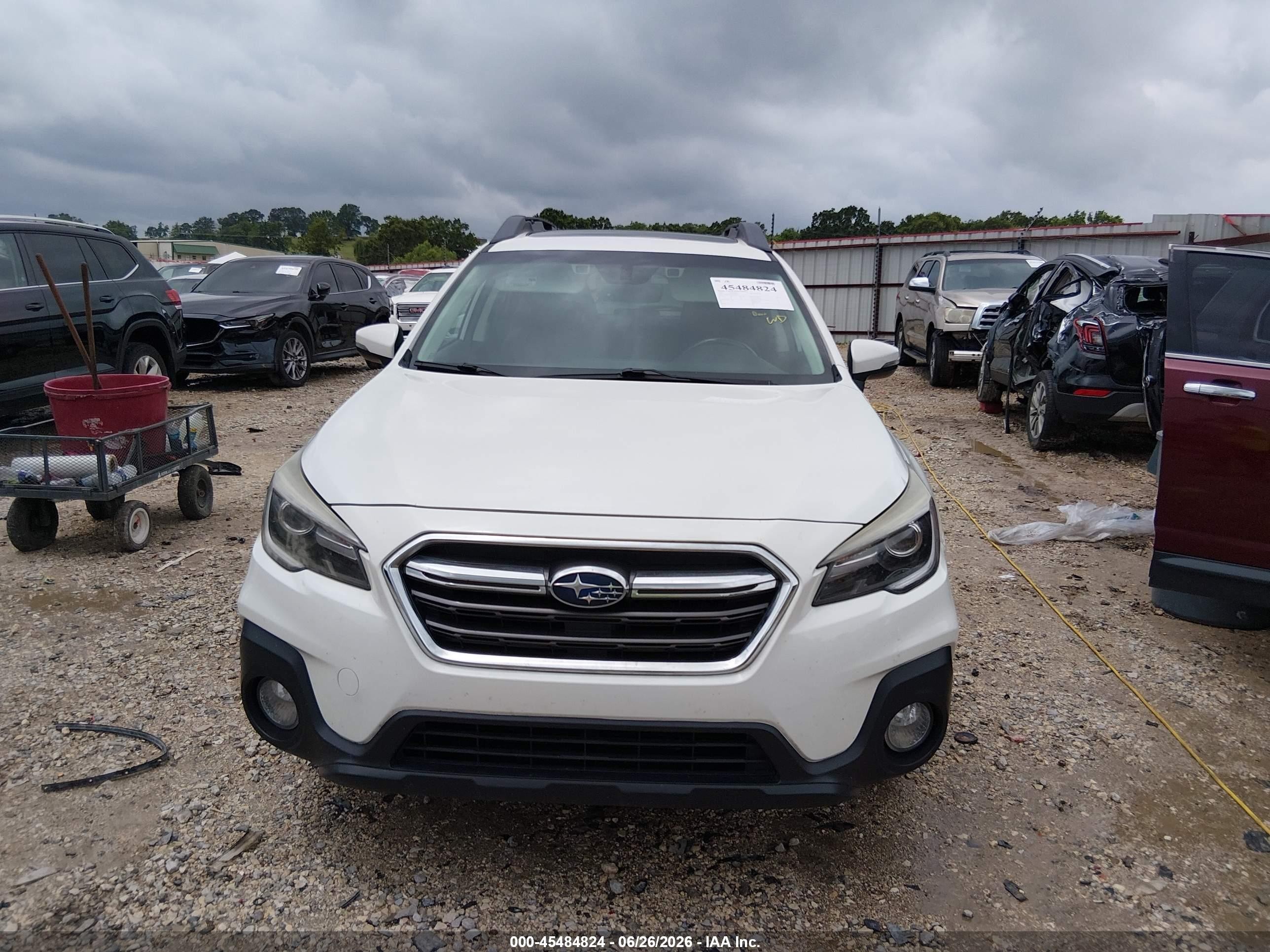 2018 Subaru Outback 2.5i Limited White vin: 4S4BSANC0J3383350