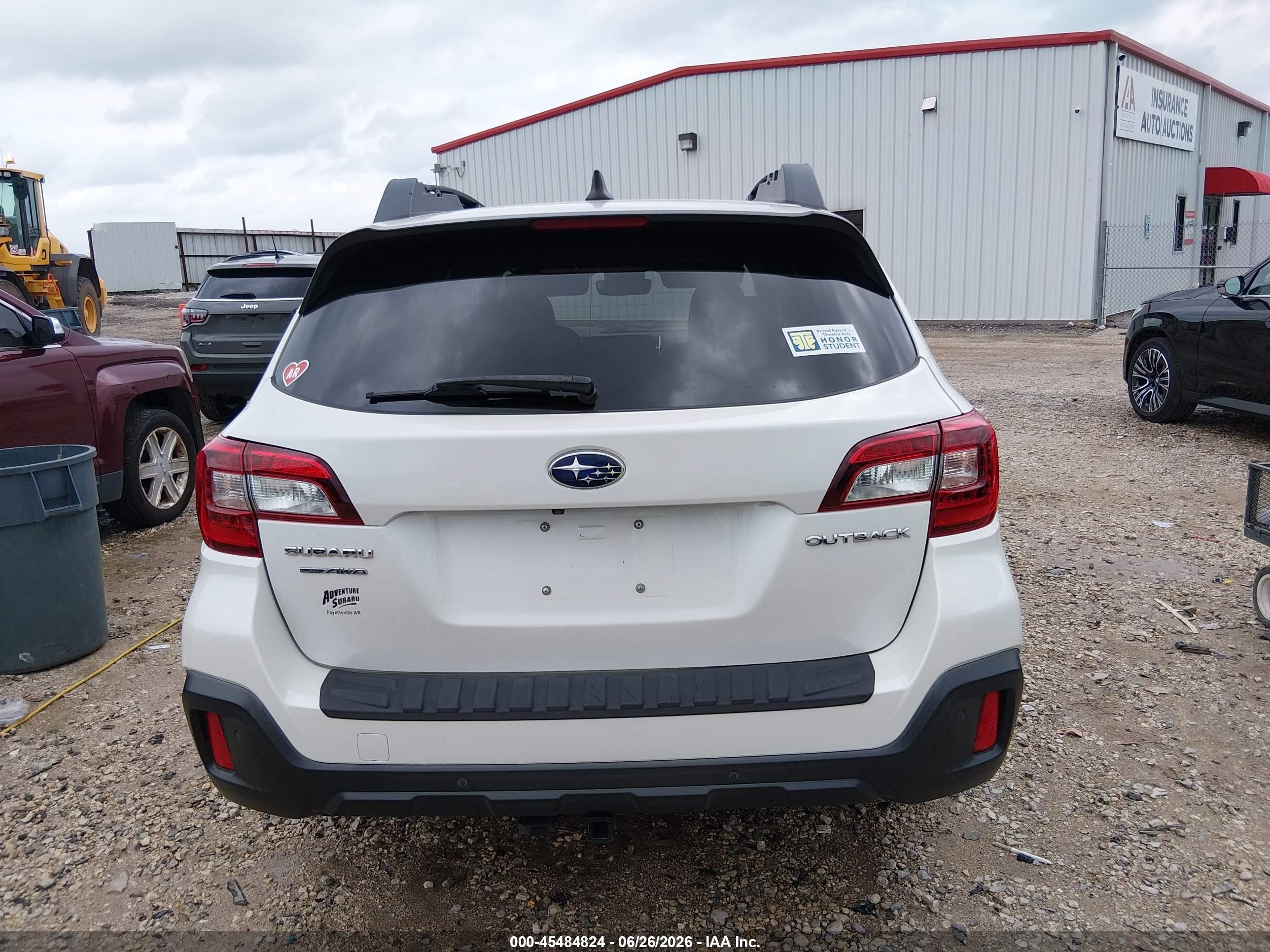 2018 Subaru Outback 2.5i Limited White vin: 4S4BSANC0J3383350