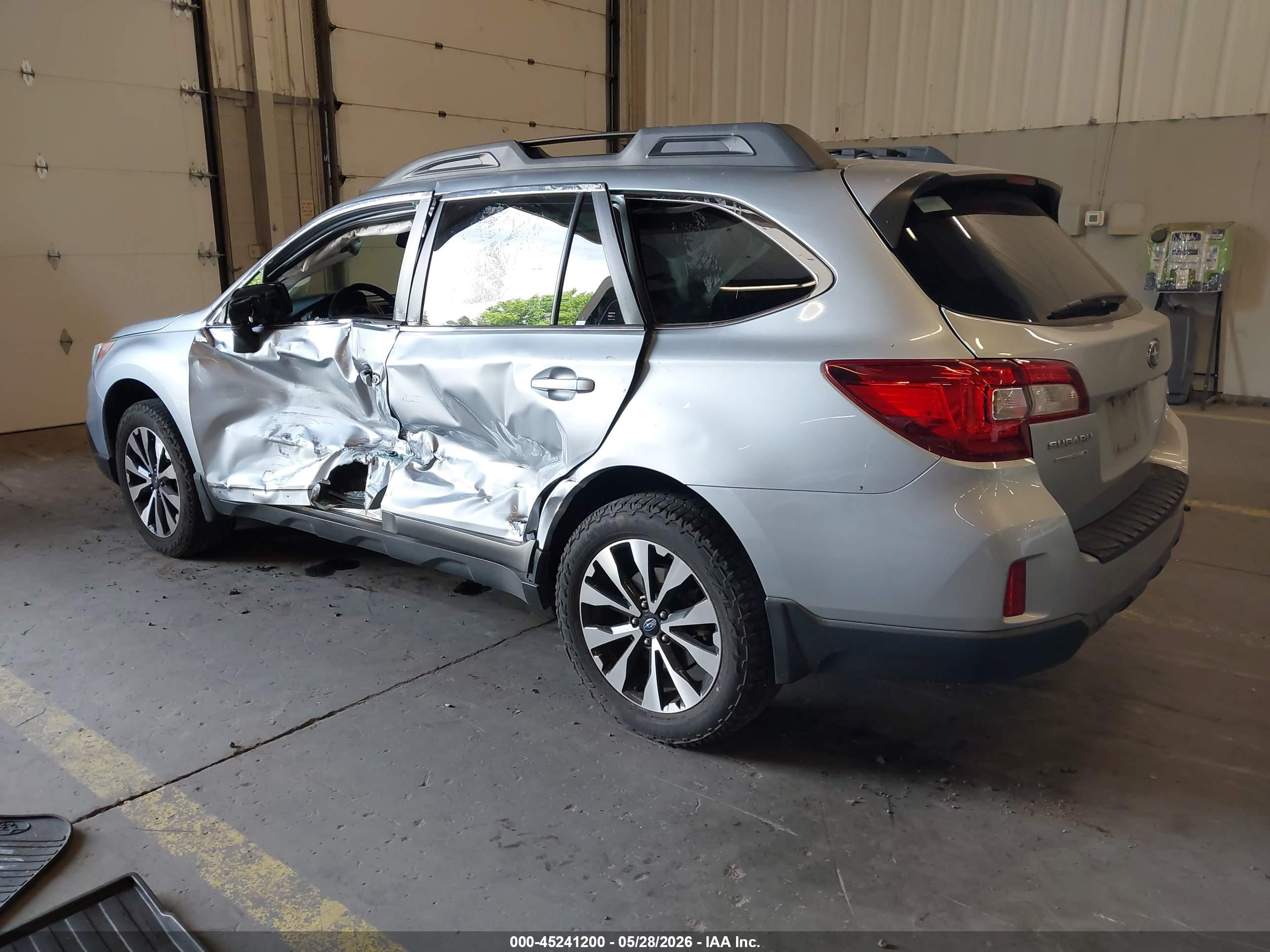 2015 Subaru Outback 2.5i Limited Gray vin: 4S4BSANC1F3290599