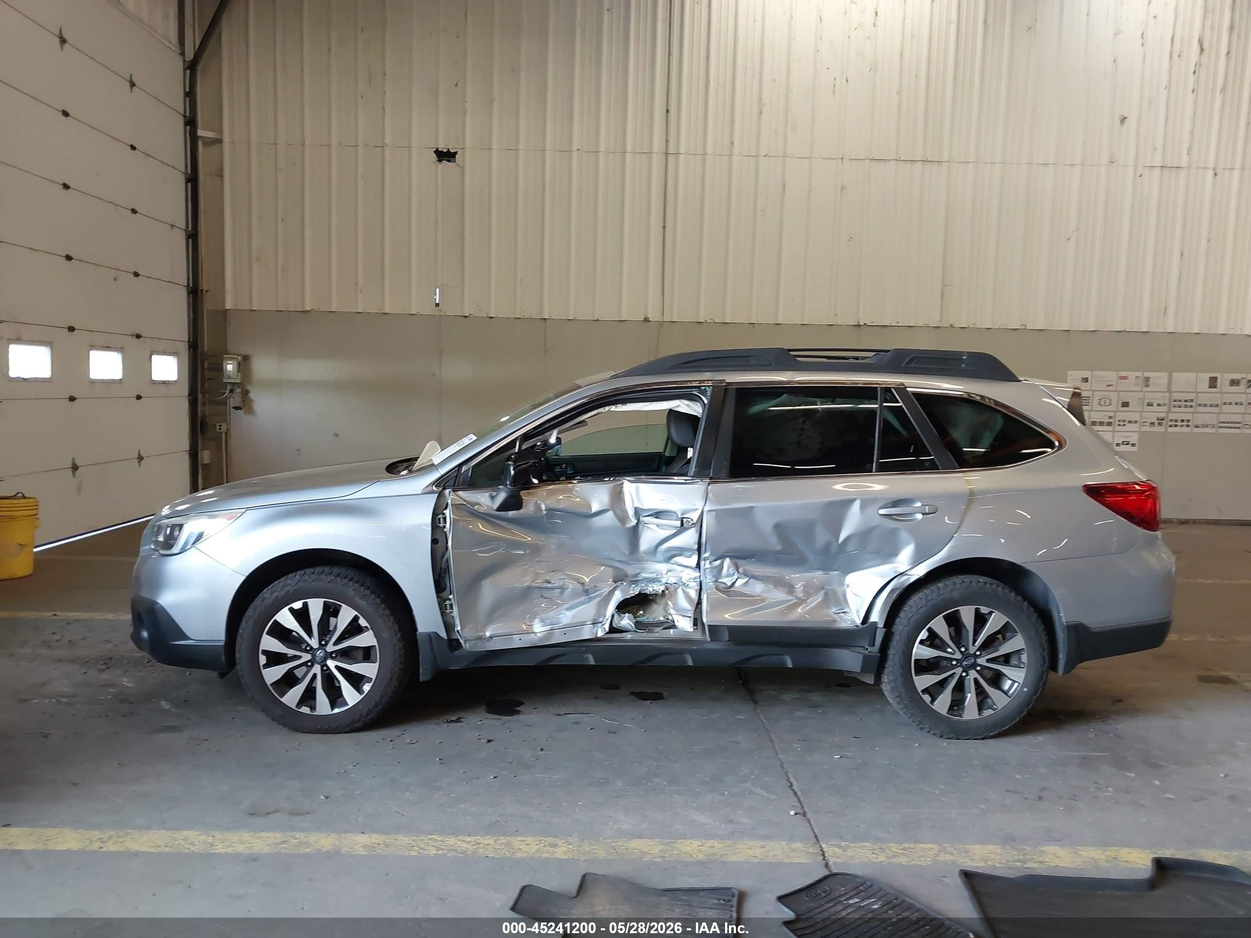 2015 Subaru Outback 2.5i Limited Gray vin: 4S4BSANC1F3290599