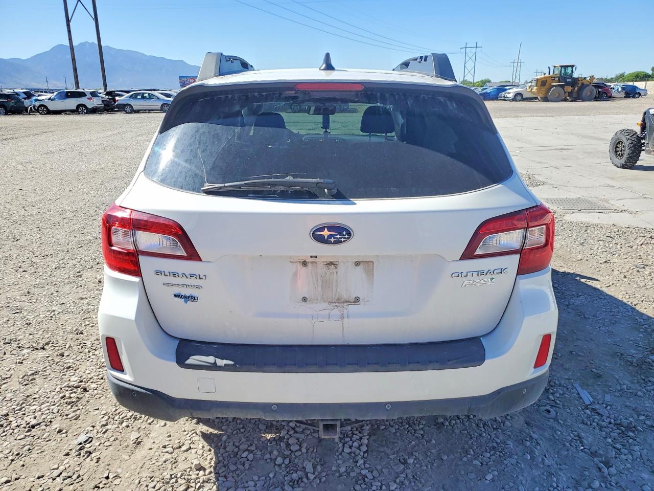 2017 Subaru Outback 2.5i Limited White vin: 4S4BSANC1H3270081
