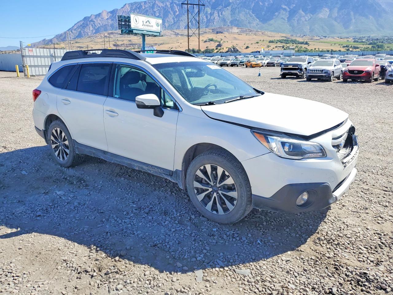 2017 Subaru Outback 2.5i Limited White vin: 4S4BSANC1H3270081
