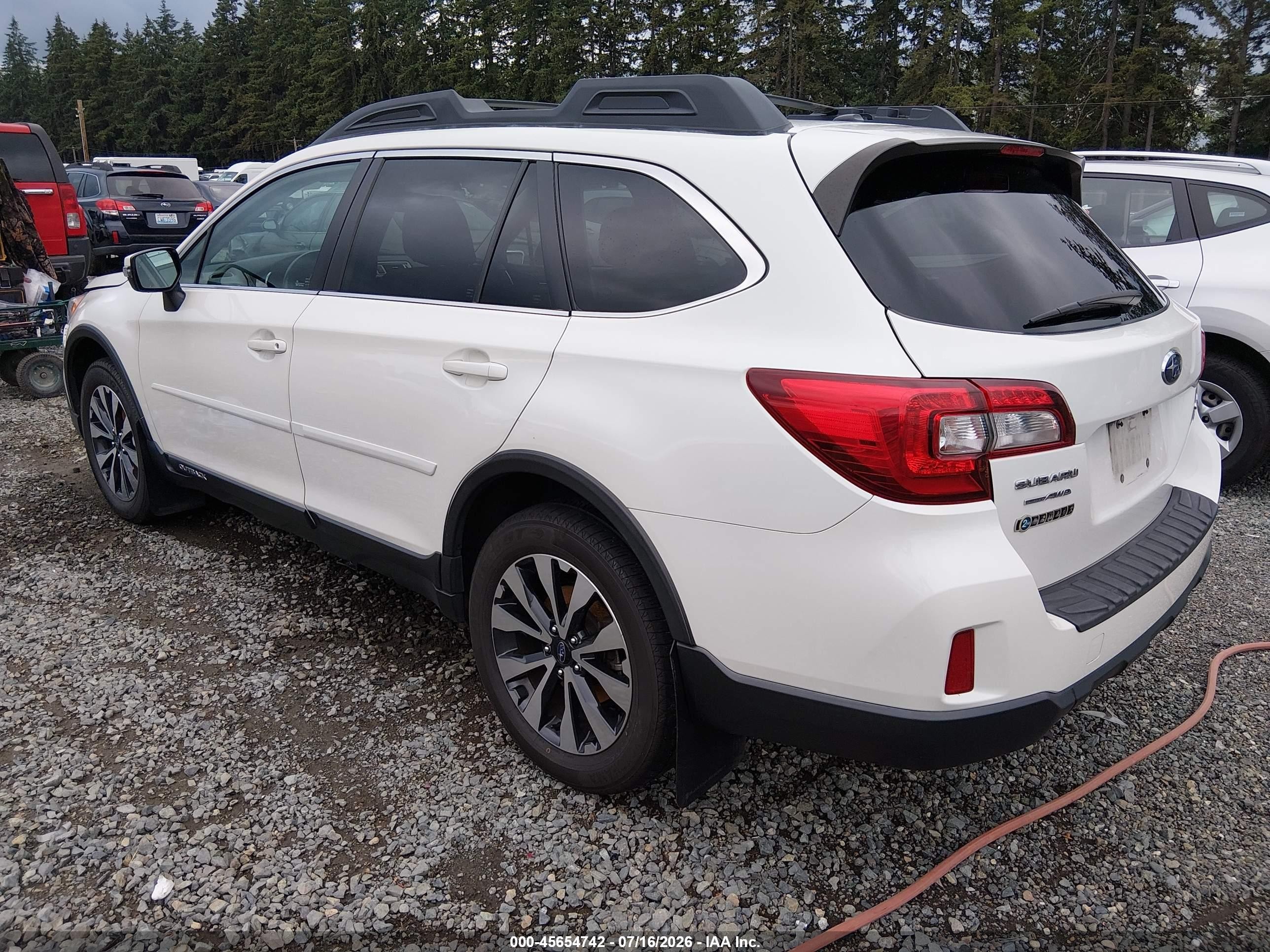 2015 Subaru Outback 2.5i Limited White vin: 4S4BSANC2F3264366