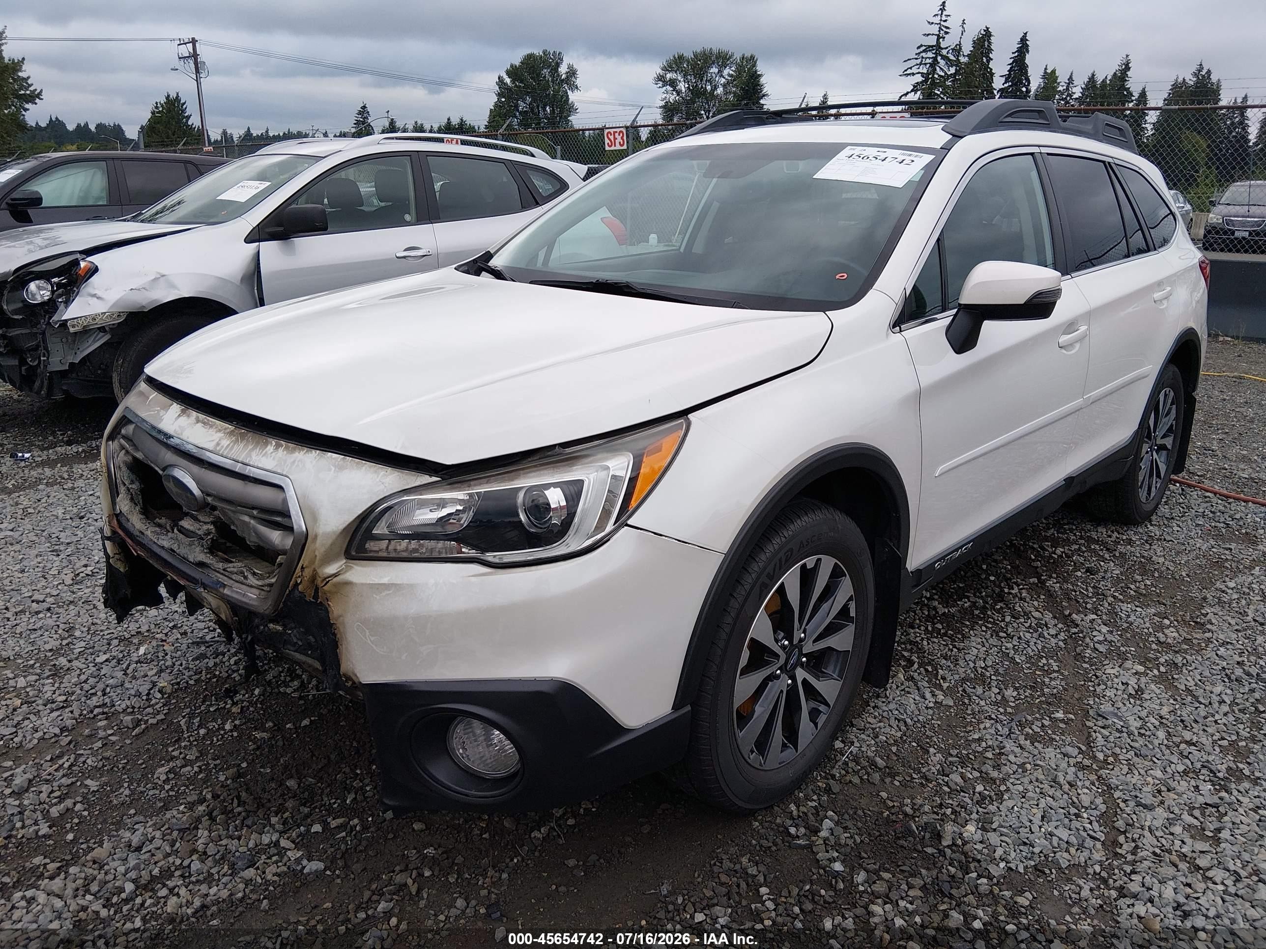 2015 Subaru Outback 2.5i Limited White vin: 4S4BSANC2F3264366