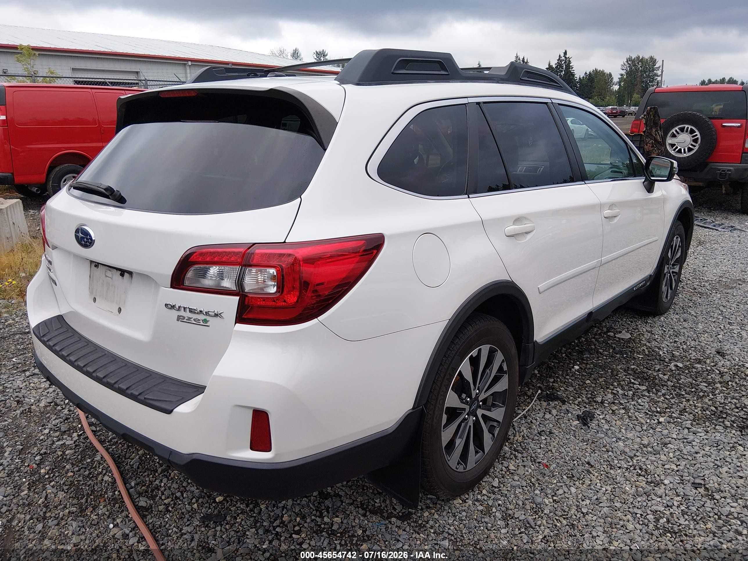 2015 Subaru Outback 2.5i Limited White vin: 4S4BSANC2F3264366