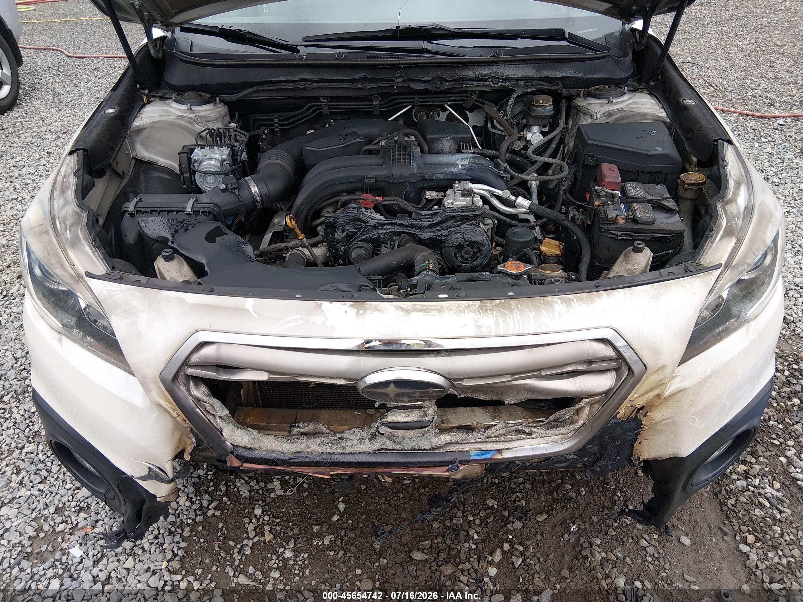 2015 Subaru Outback 2.5i Limited White vin: 4S4BSANC2F3264366