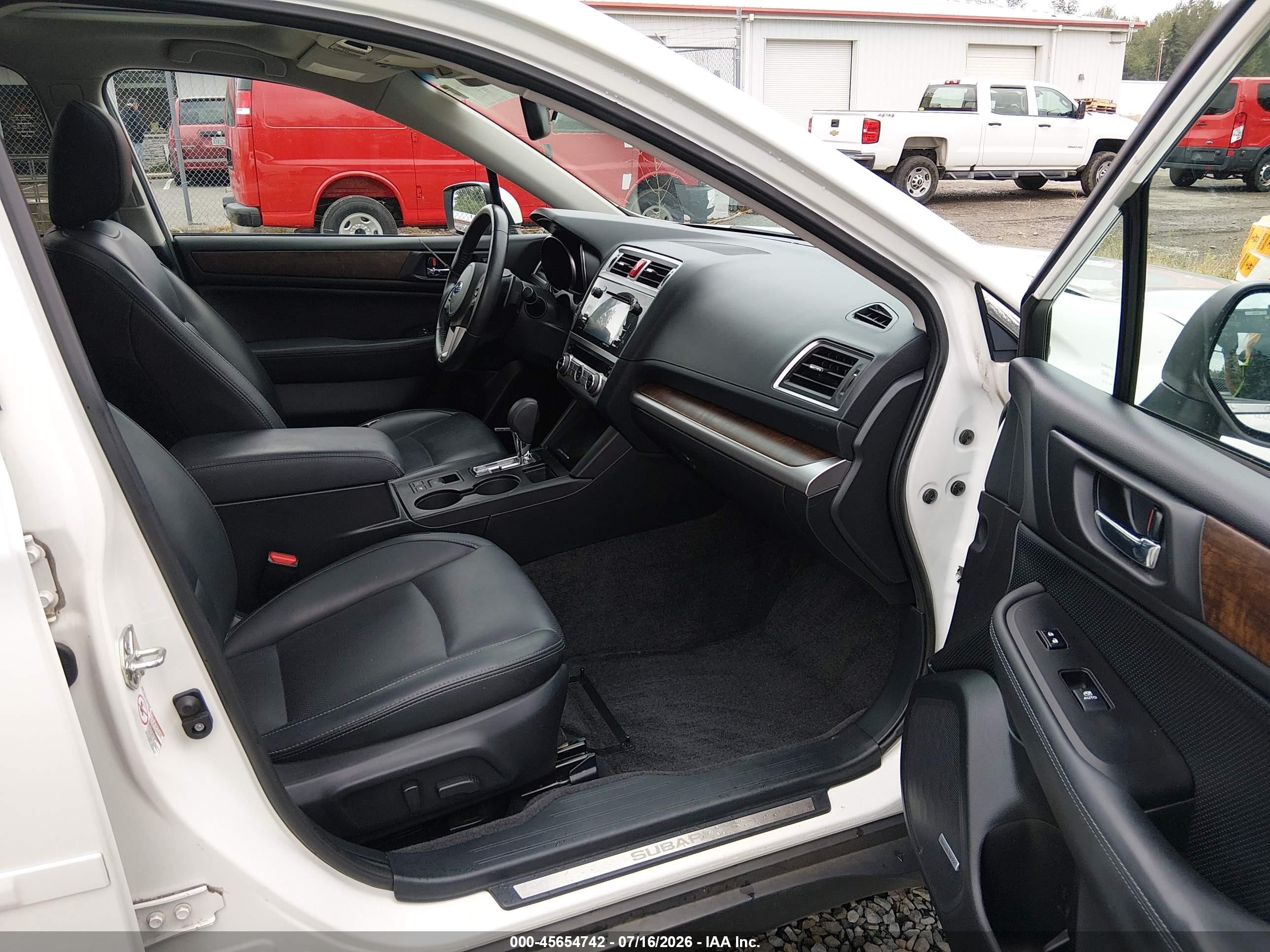 2015 Subaru Outback 2.5i Limited White vin: 4S4BSANC2F3264366
