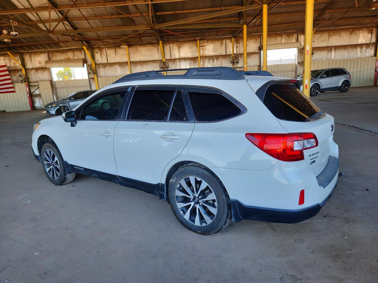 2015 Subaru Outback 2.5i Limited White vin: 4S4BSANC2F3282513