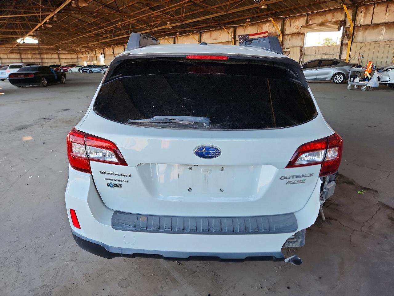 2015 Subaru Outback 2.5i Limited White vin: 4S4BSANC2F3282513