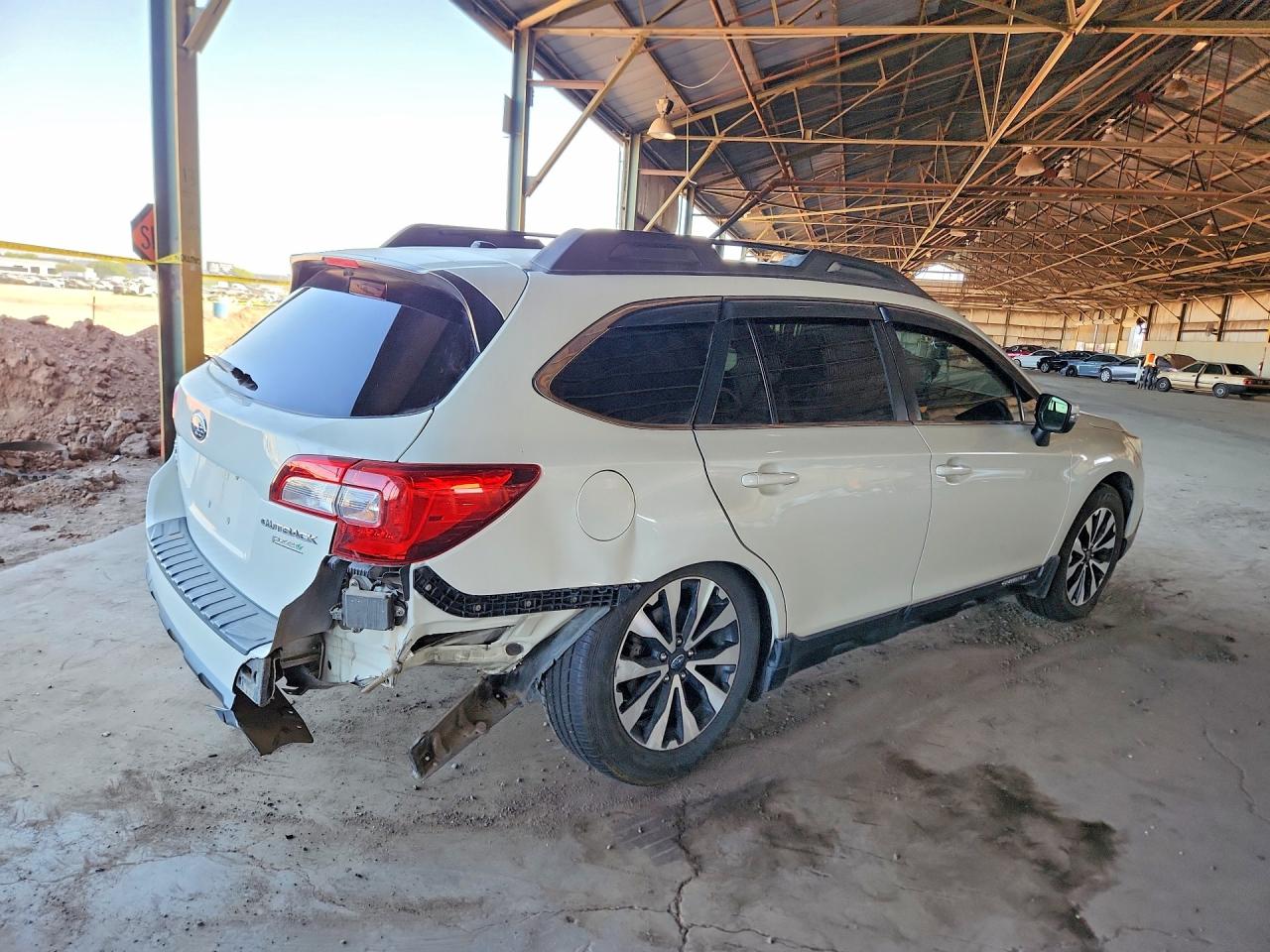 2015 Subaru Outback 2.5i Limited White vin: 4S4BSANC2F3282513
