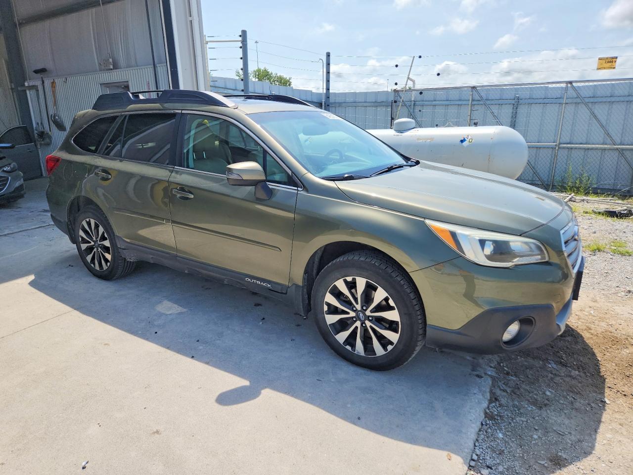 2015 Subaru Outback 2.5i Limited Зеленый vin: 4S4BSANC2F3318720