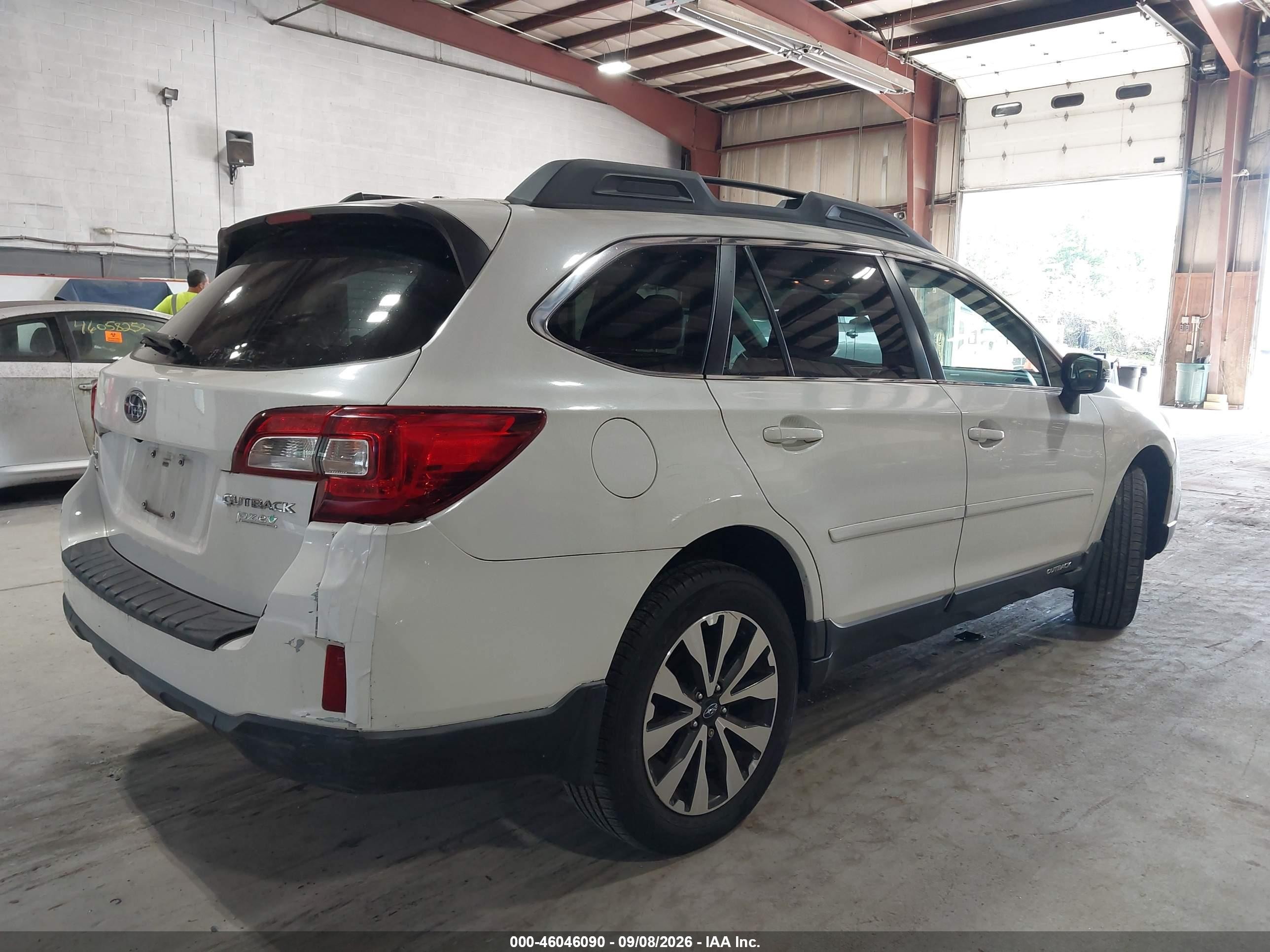 2015 Subaru Outback 2.5i Limited Белый vin: 4S4BSANC2F3336165