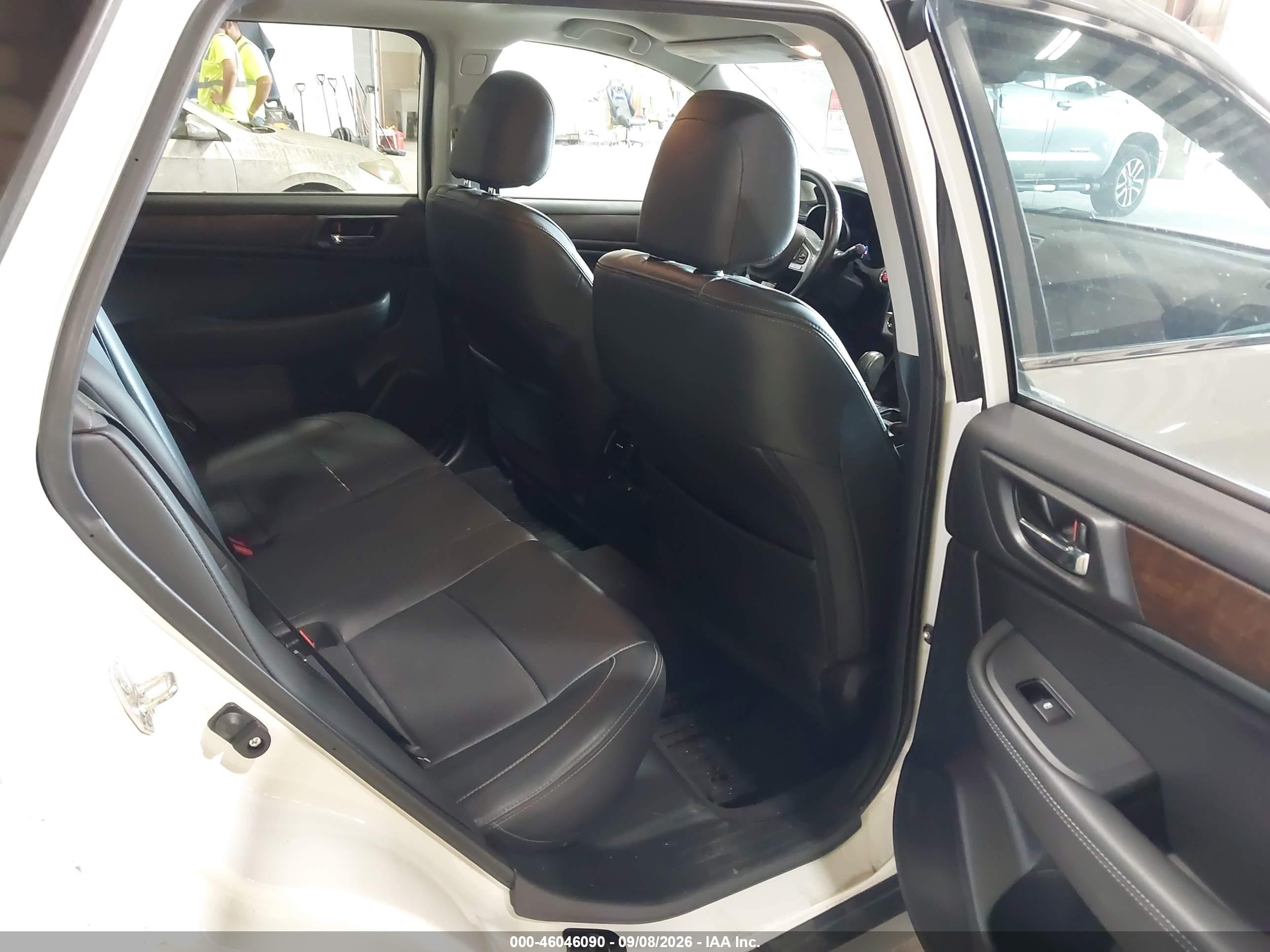 2015 Subaru Outback 2.5i Limited Белый vin: 4S4BSANC2F3336165
