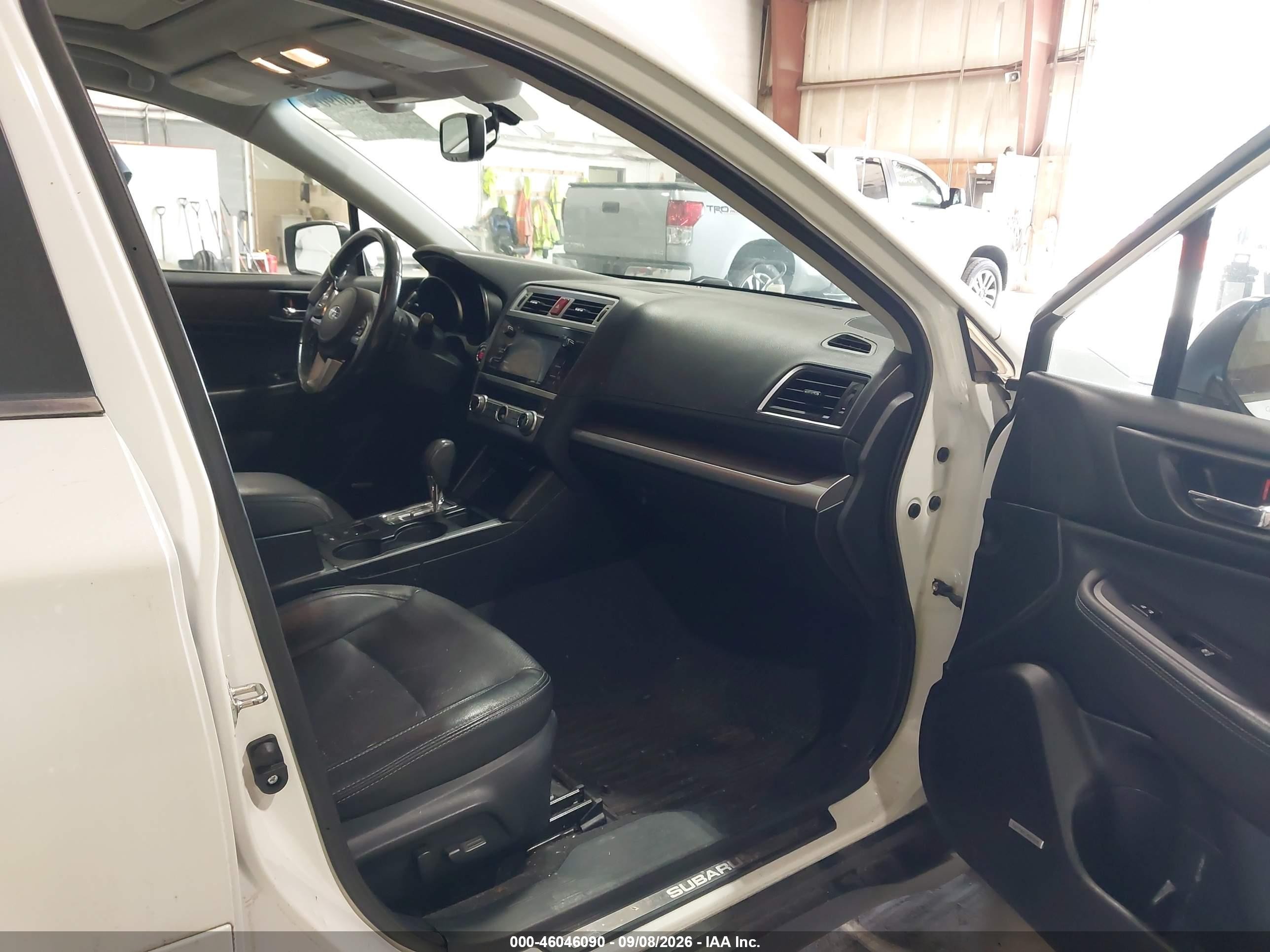 2015 Subaru Outback 2.5i Limited Белый vin: 4S4BSANC2F3336165