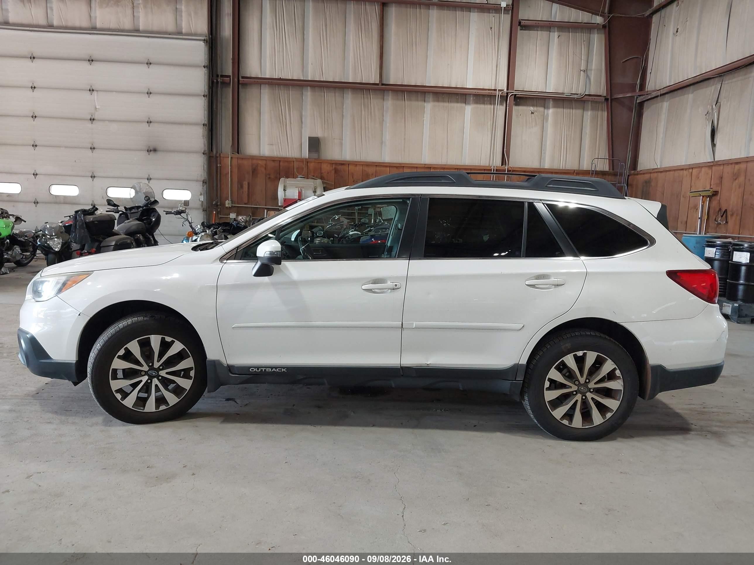 2015 Subaru Outback 2.5i Limited Белый vin: 4S4BSANC2F3336165