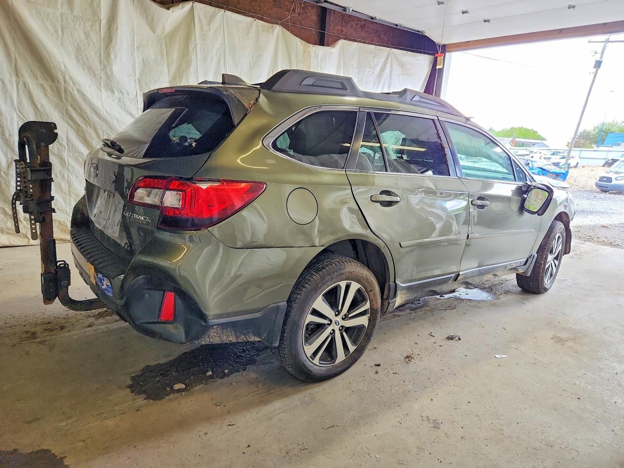 2018 Subaru Outback 2.5i Limited Green vin: 4S4BSANC2J3330598