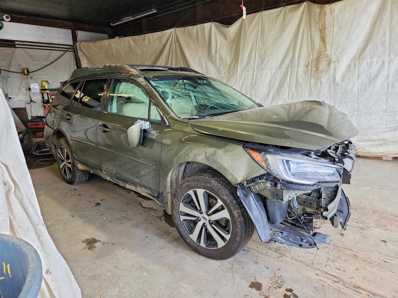 2018 Subaru Outback 2.5i Limited Green vin: 4S4BSANC2J3330598