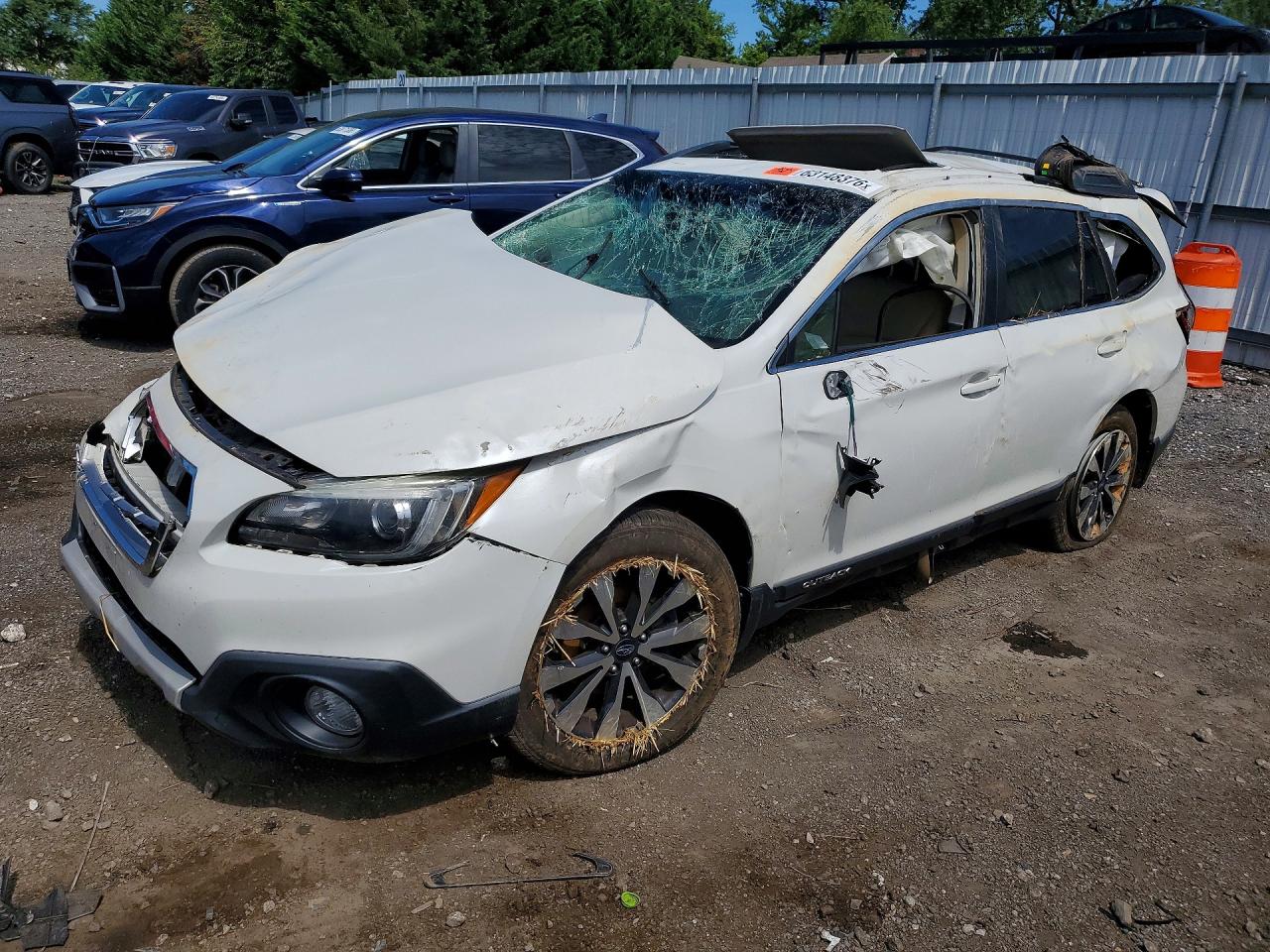 2015 Subaru Outback 2.5i Limited White vin: 4S4BSANC3F3256132