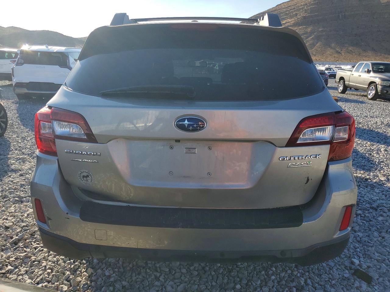 2015 Subaru Outback 2.5i Limited Gray vin: 4S4BSANC3F3271827
