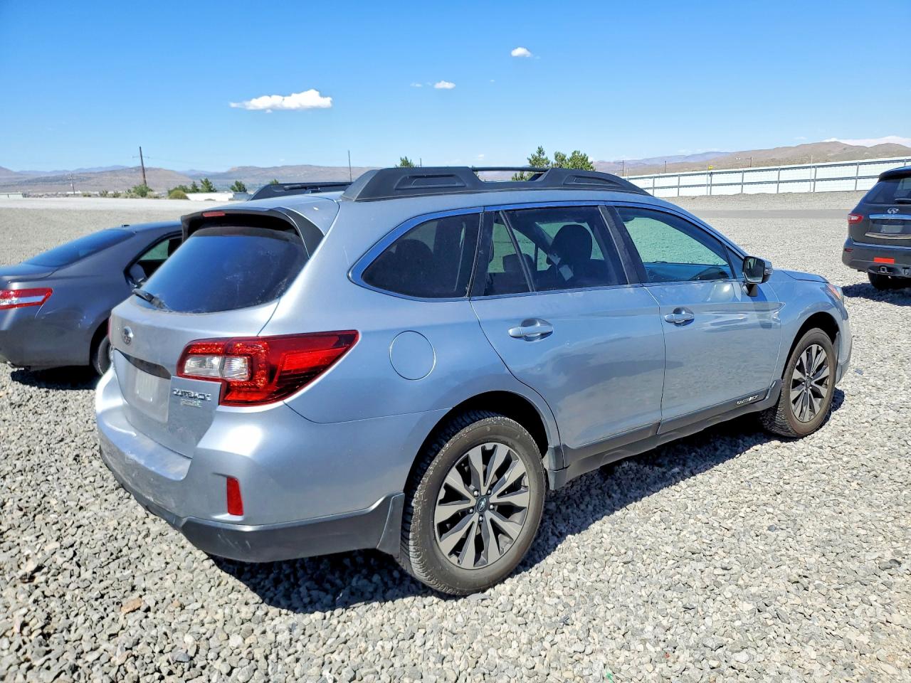2015 Subaru Outback 2.5i Limited Silver vin: 4S4BSANC3F3336952