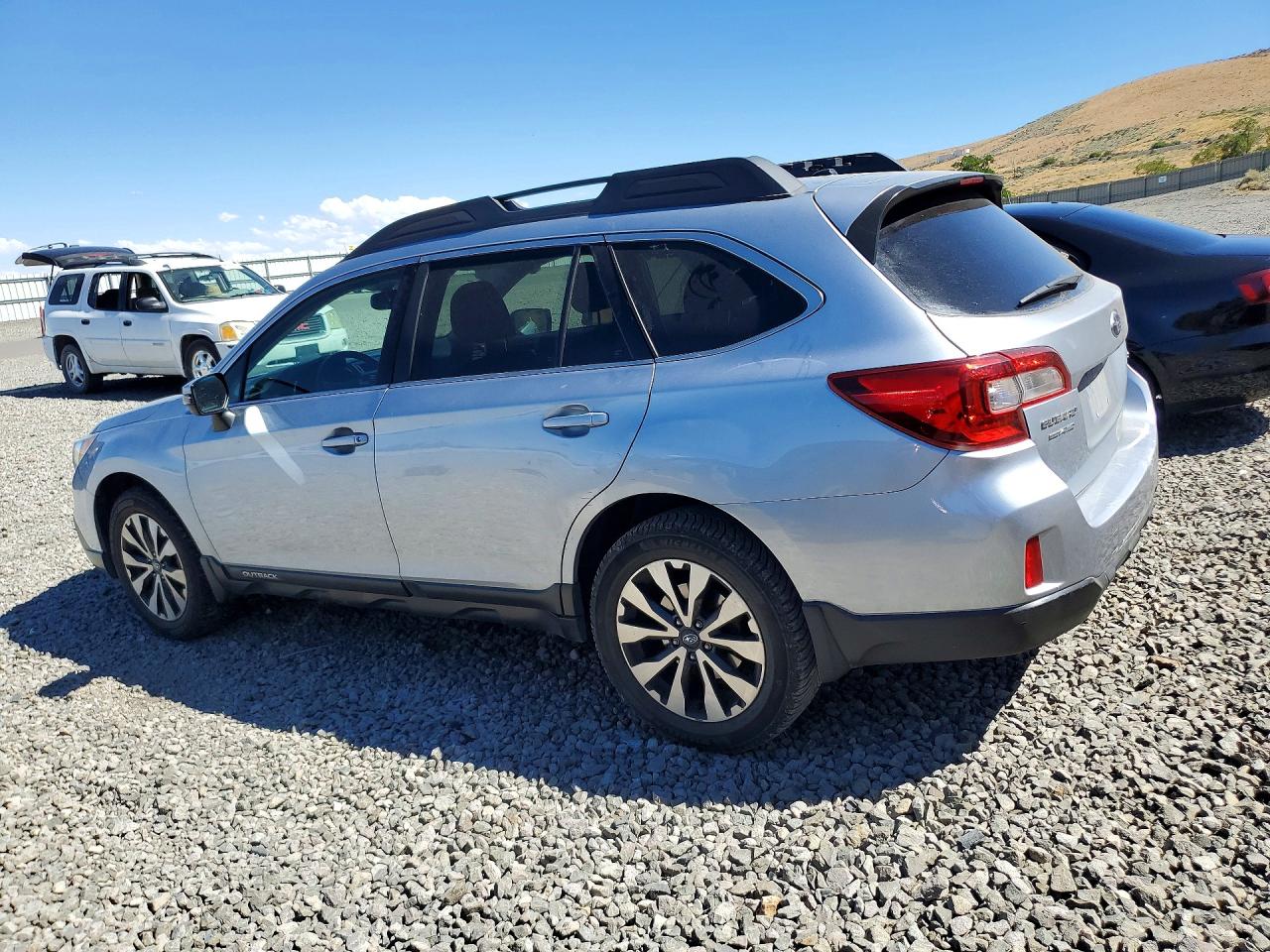 2015 Subaru Outback 2.5i Limited Silver vin: 4S4BSANC3F3336952