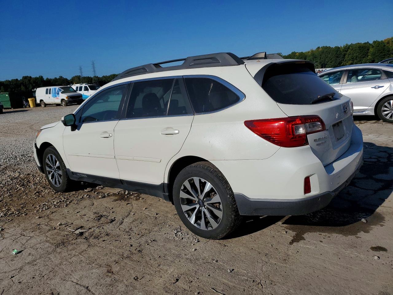 2017 Subaru Outback 2.5i Limited White vin: 4S4BSANC3H3424449